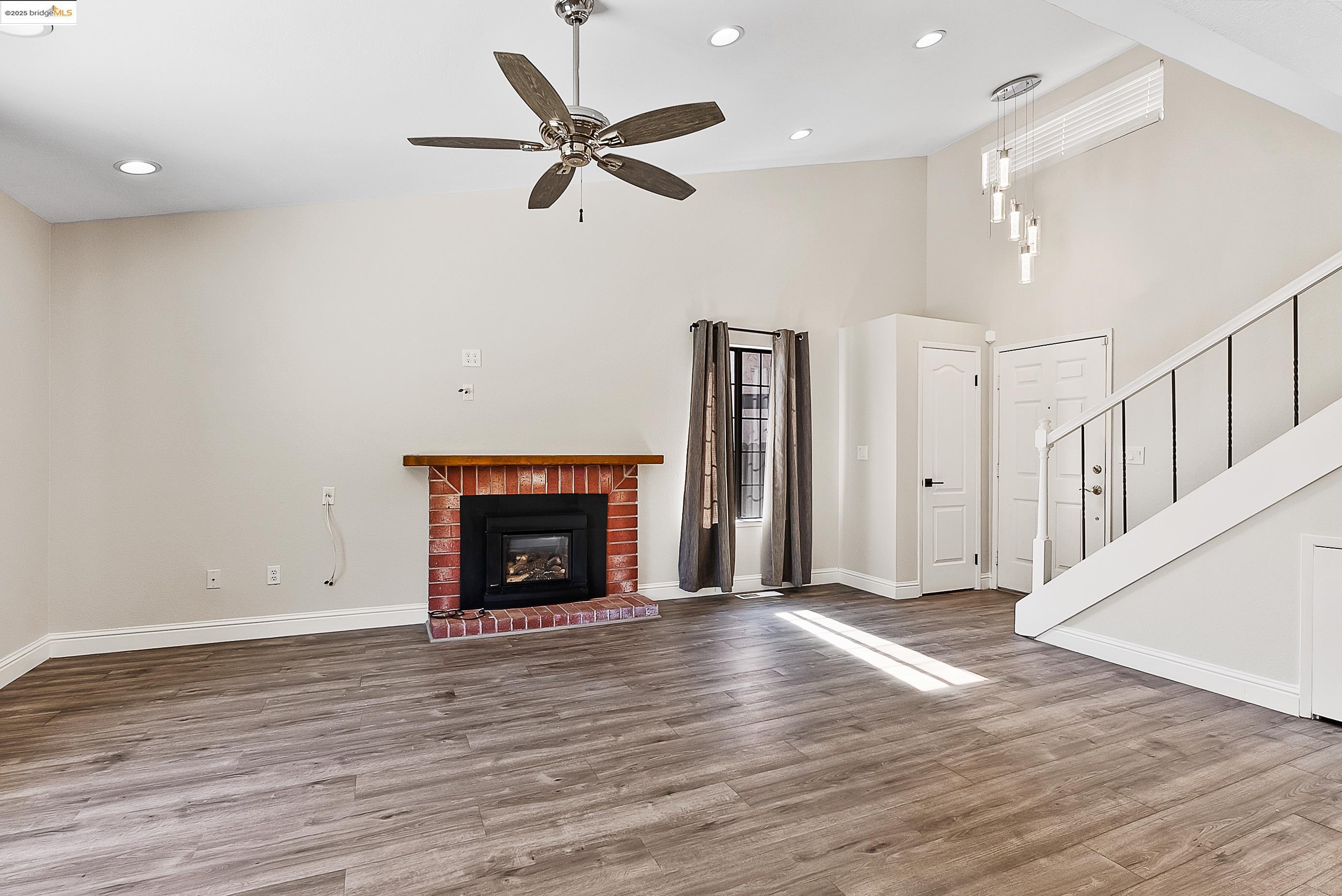 2245 Pinenut Ct
