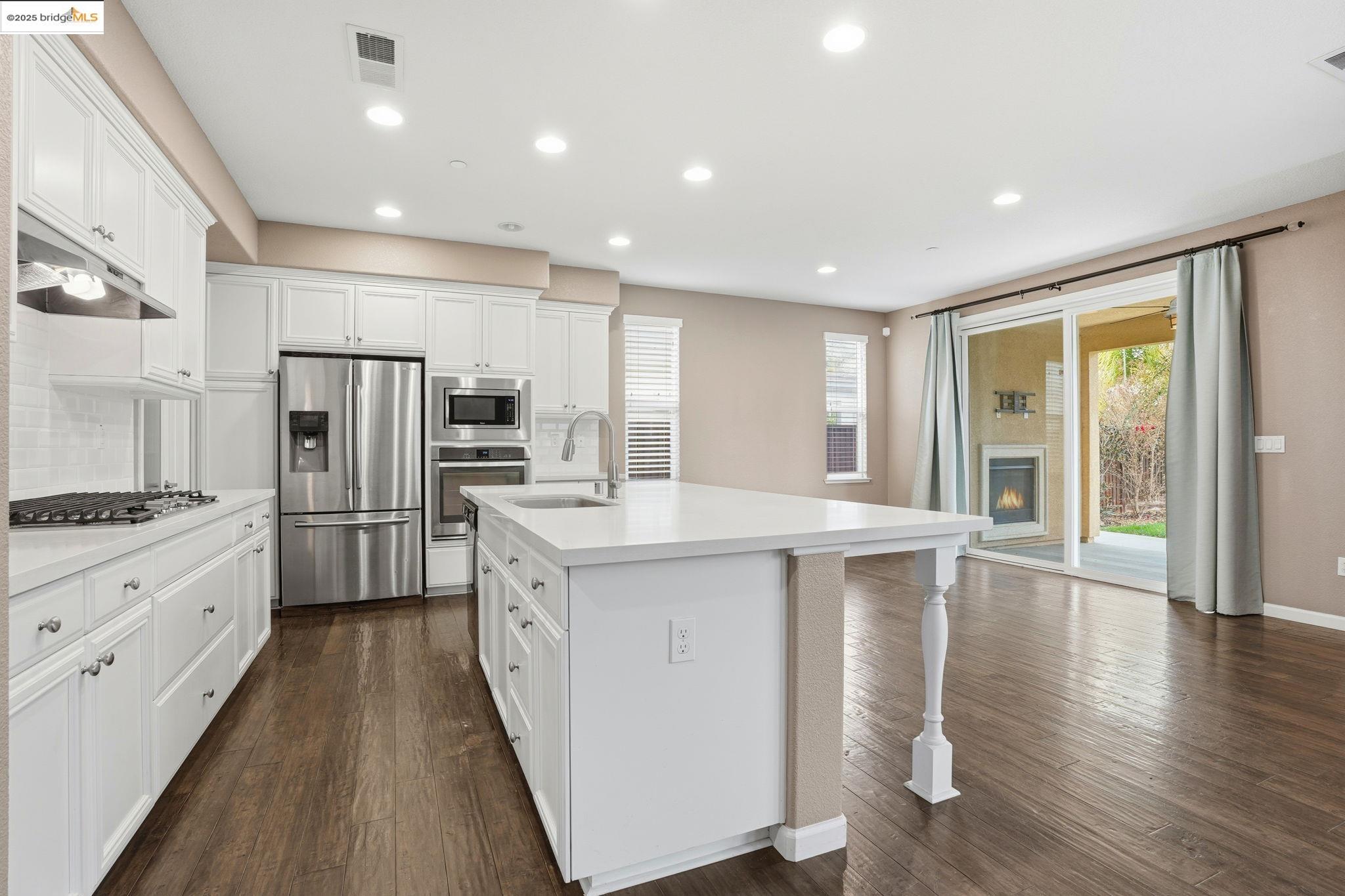 8047 Westport Cir