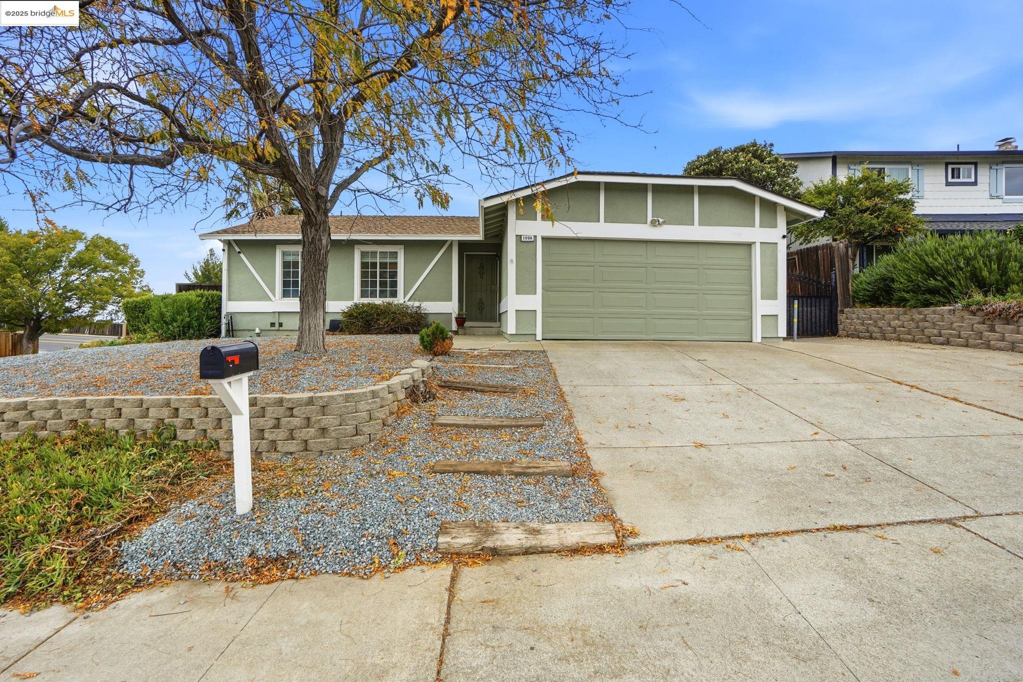 1098 Alamo Ct