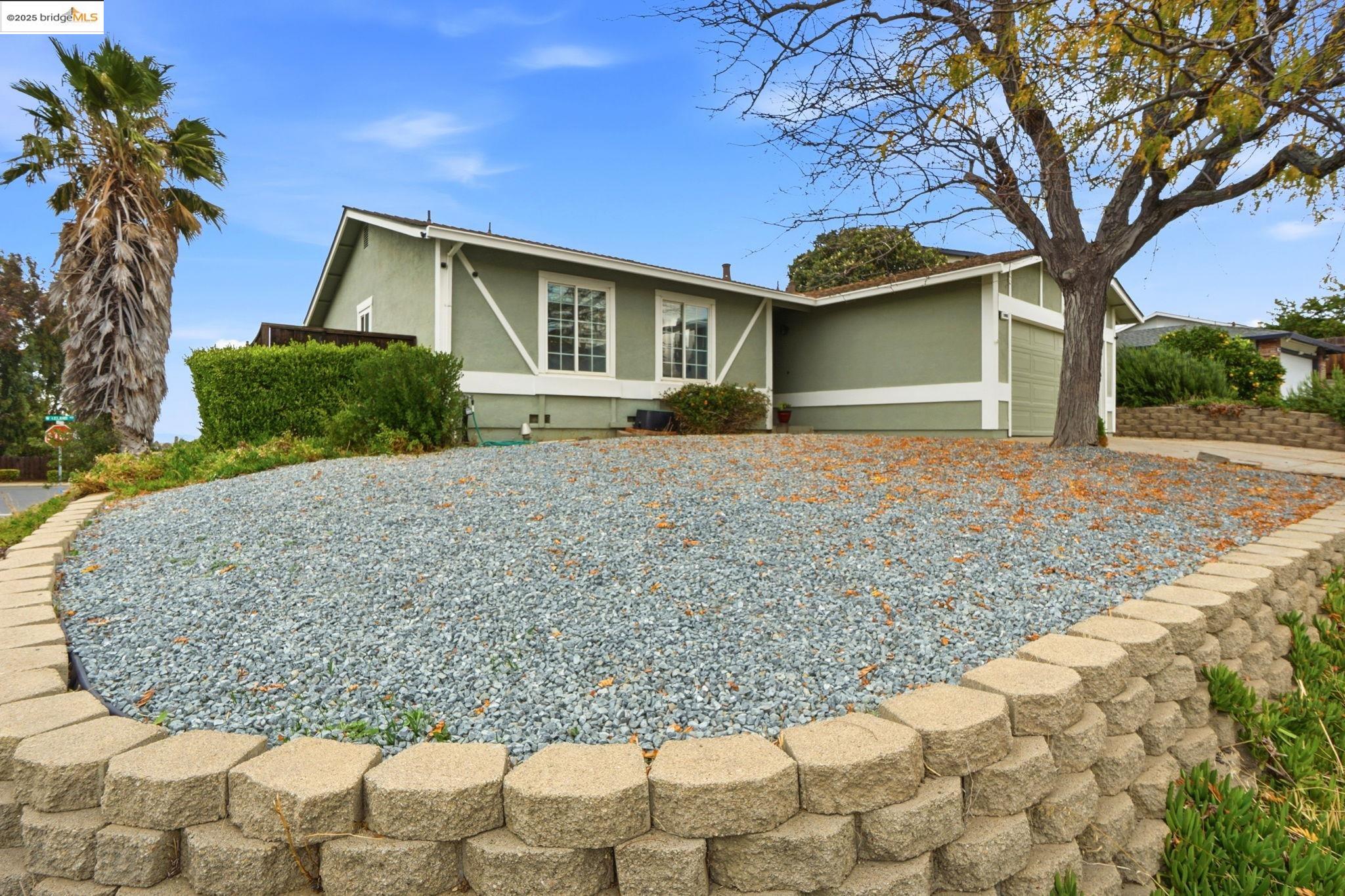1098 Alamo Ct