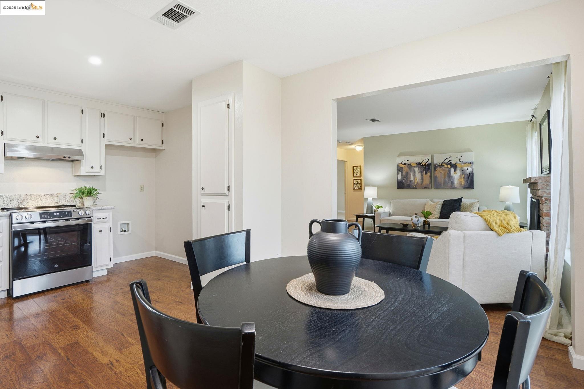 1098 Alamo Ct