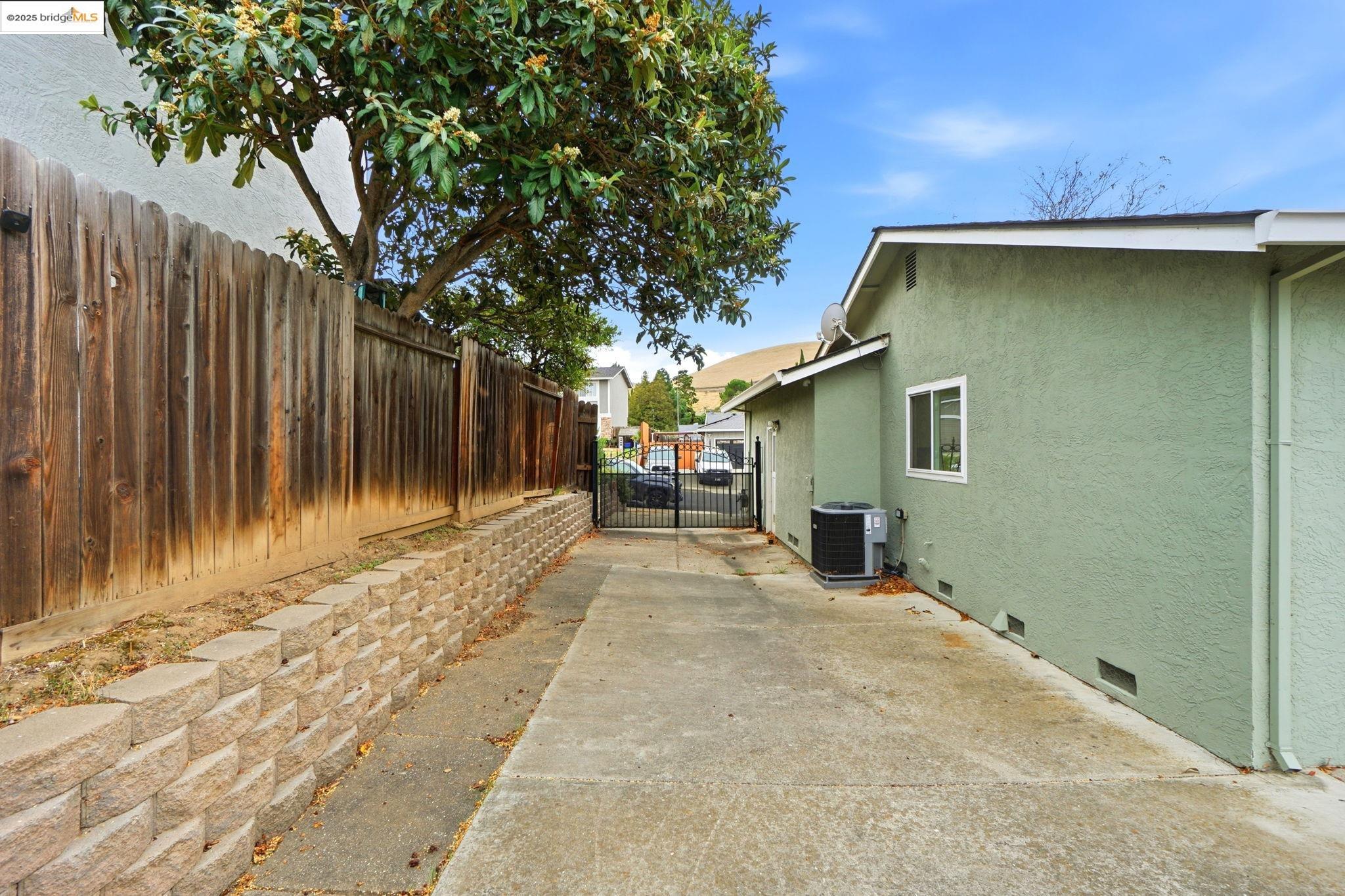 1098 Alamo Ct