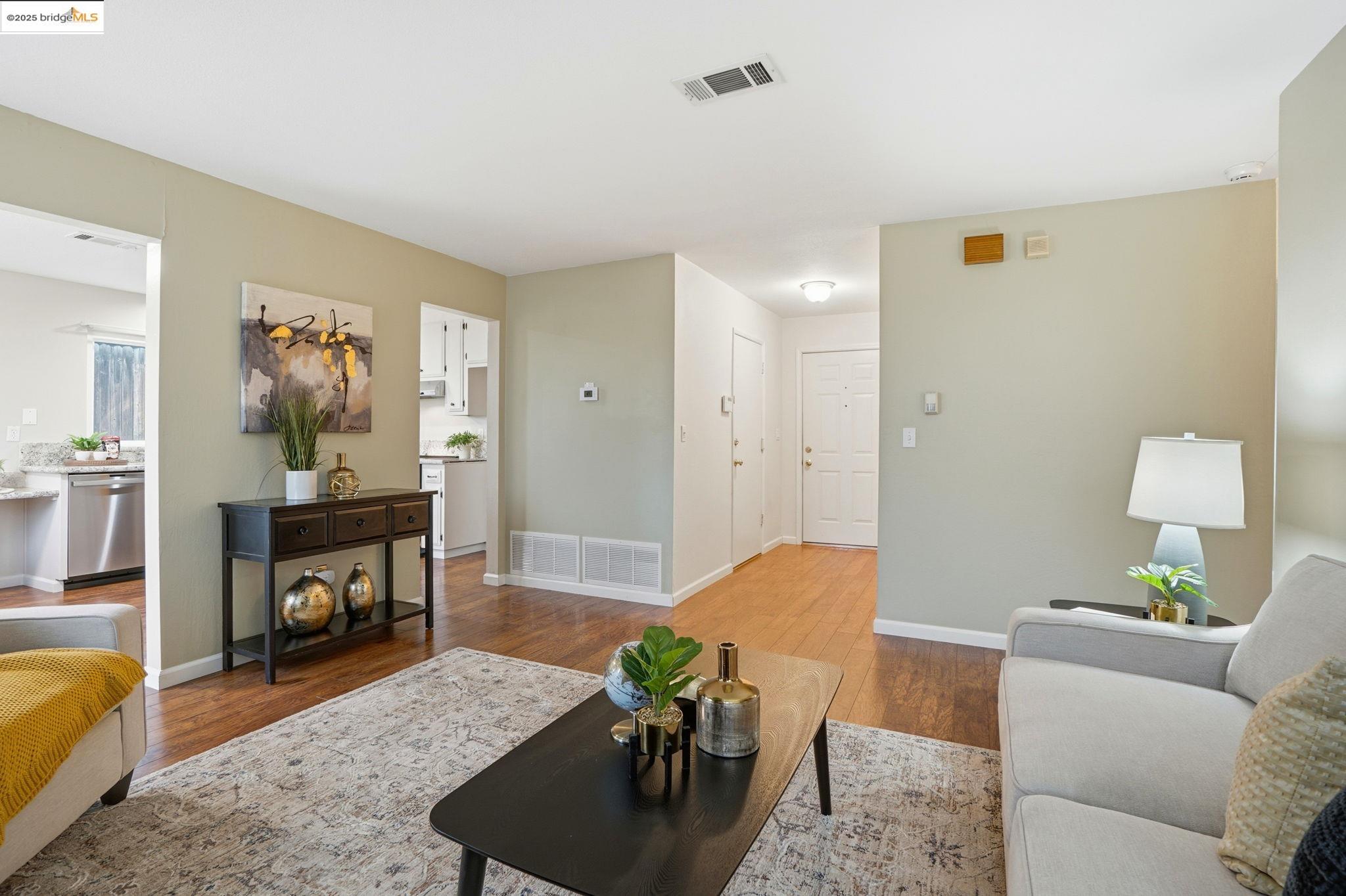 1098 Alamo Ct