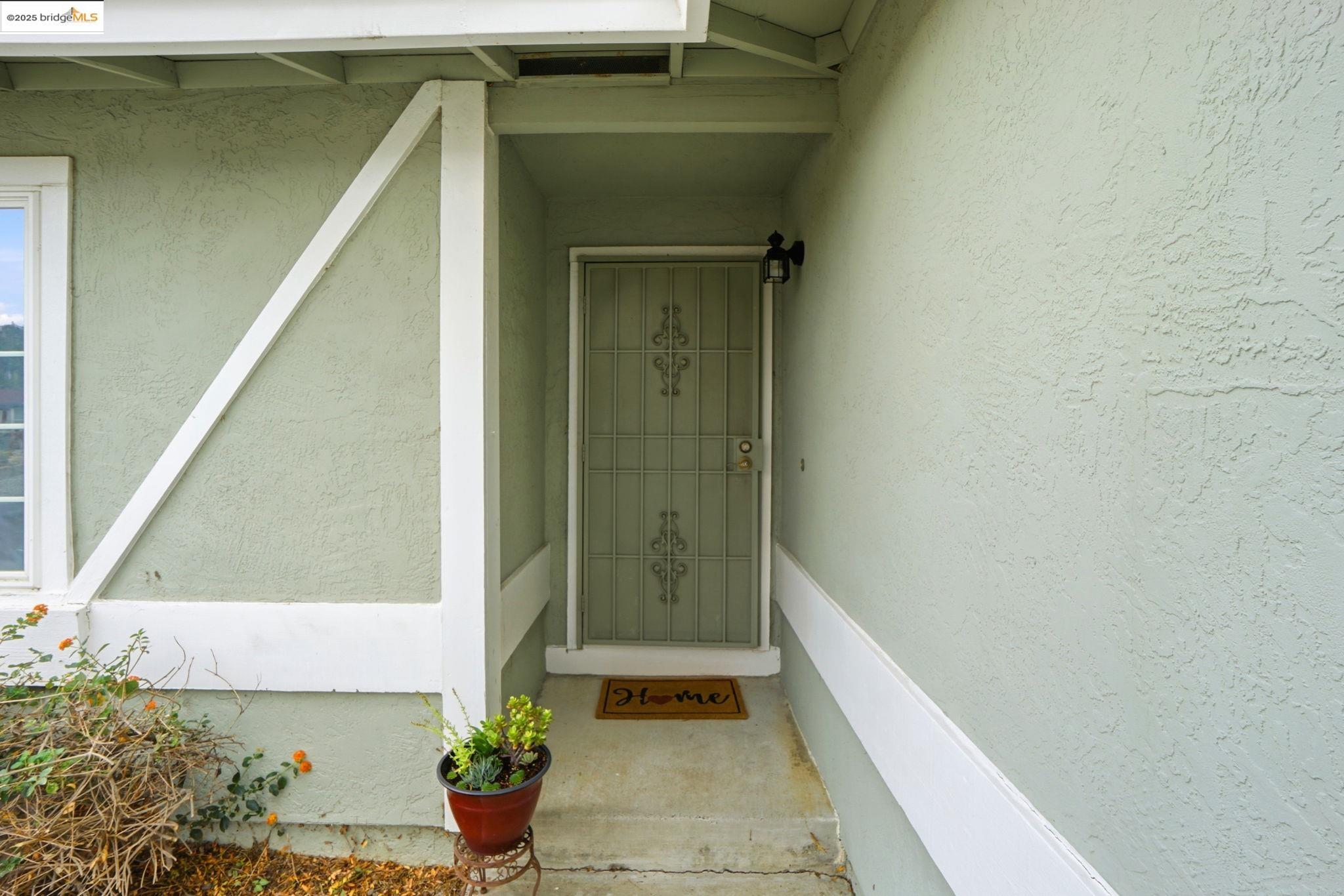 1098 Alamo Ct