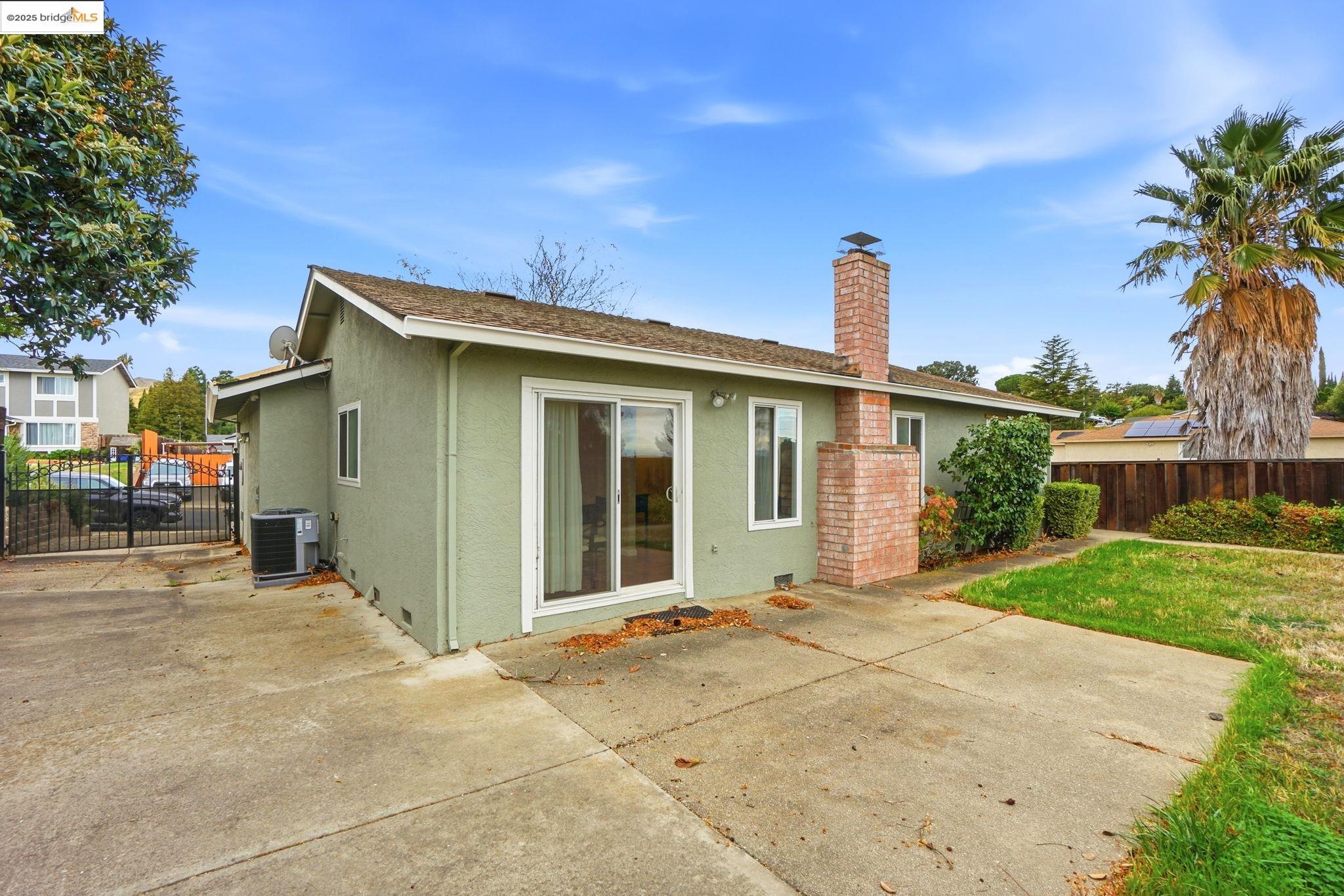 1098 Alamo Ct
