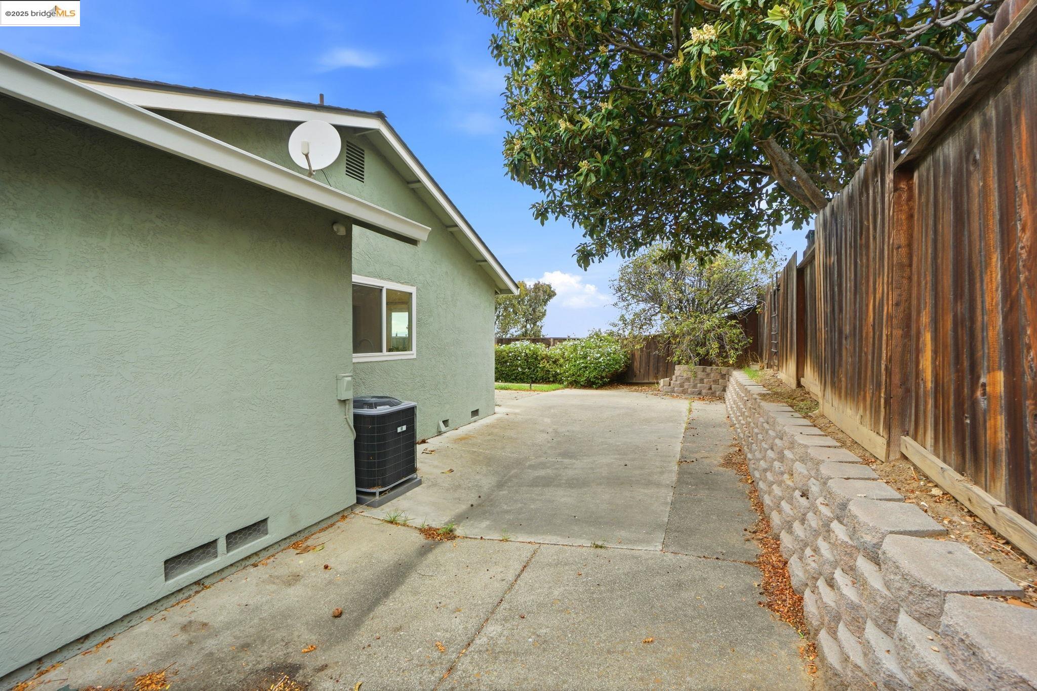 1098 Alamo Ct