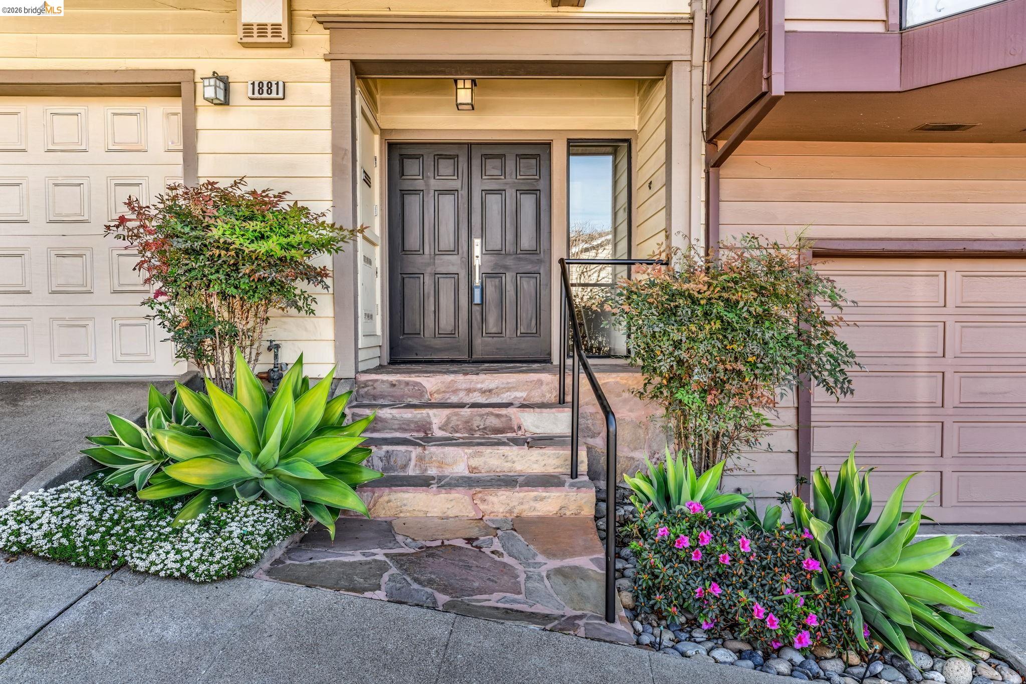 1881 Grand View Drive