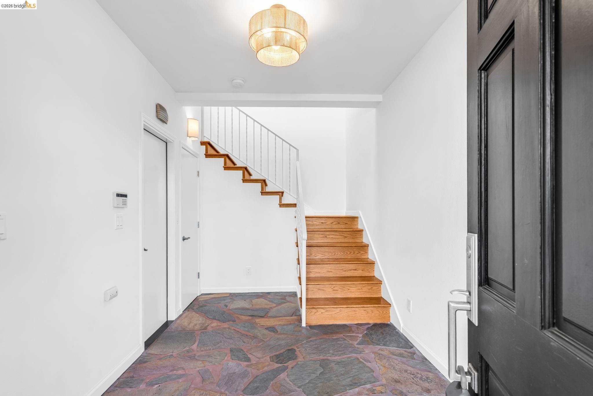 1881 Grand View Drive