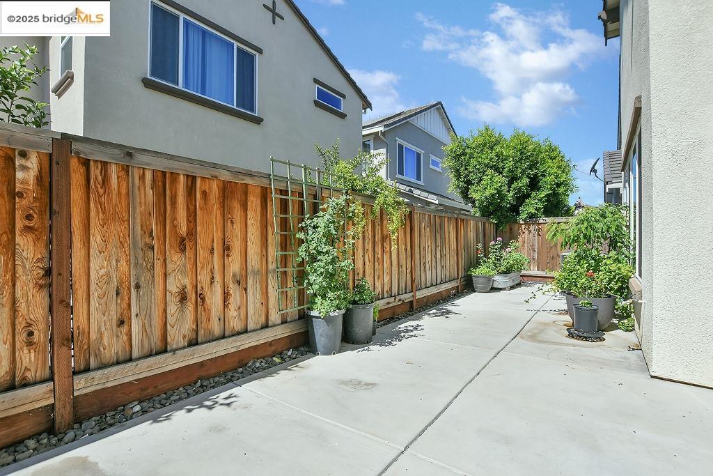 278 Sespe Creek Ave