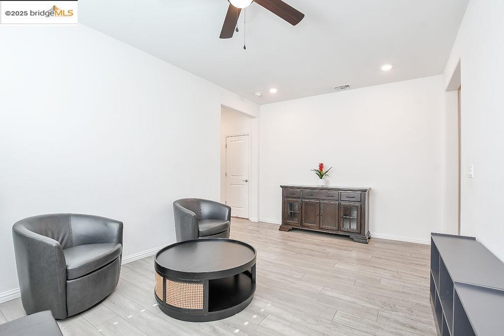 278 Sespe Creek Ave