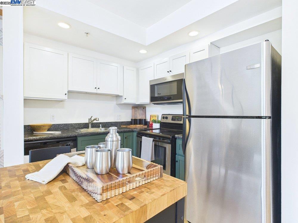 485 W Macarthur Blvd # 201