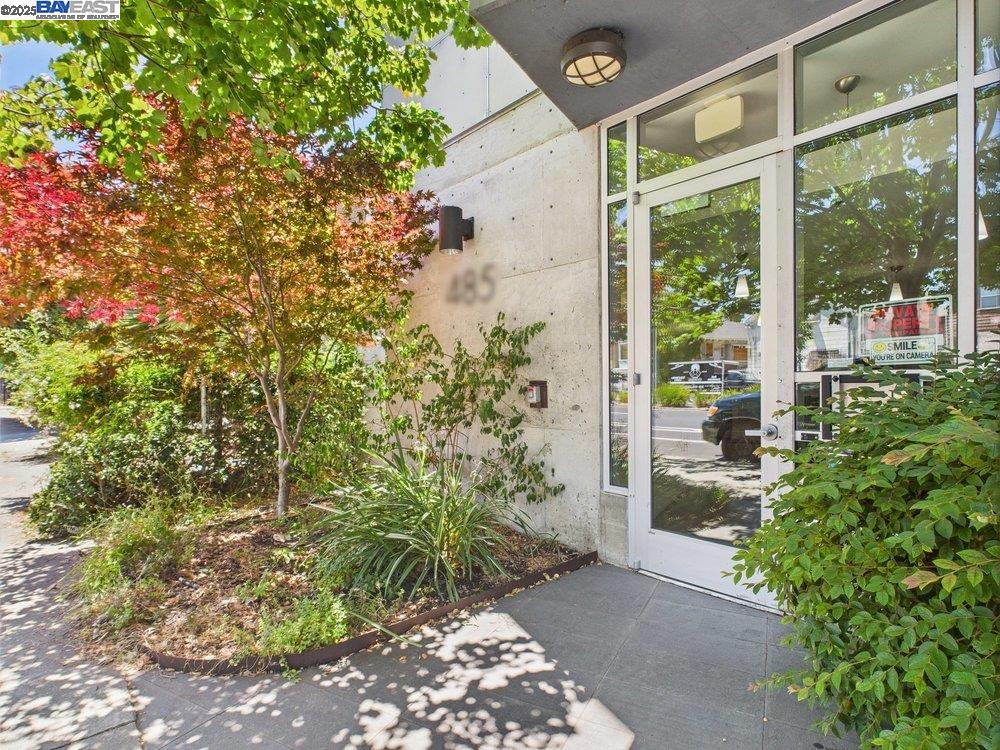 485 W Macarthur Blvd # 201