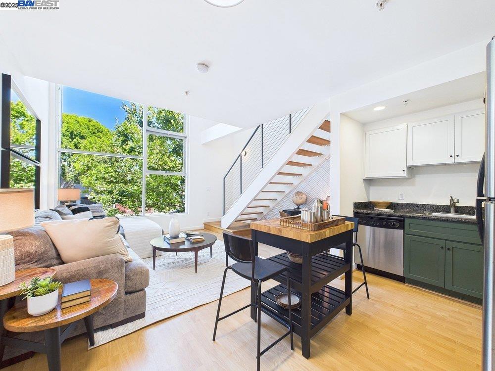 485 W Macarthur Blvd # 201