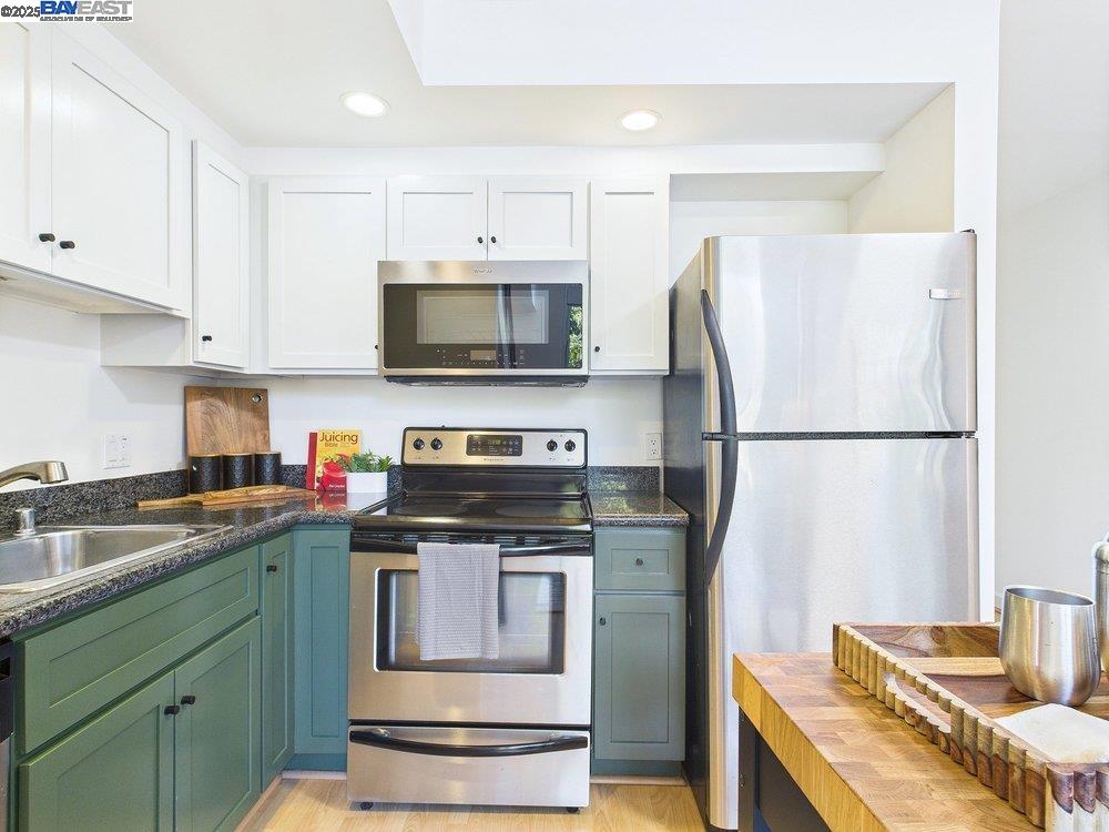 485 W Macarthur Blvd # 201