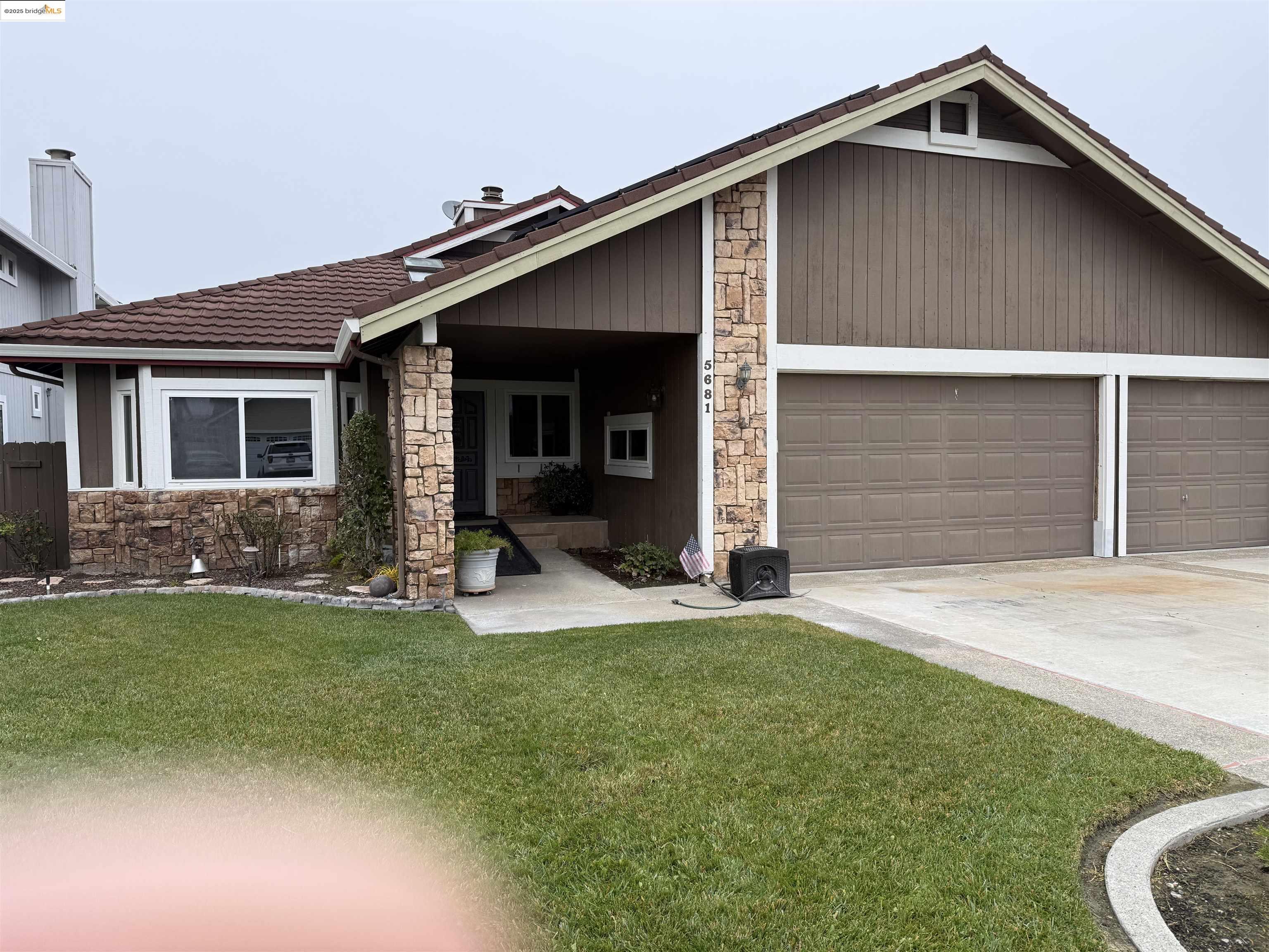 5681 Starboard Dr