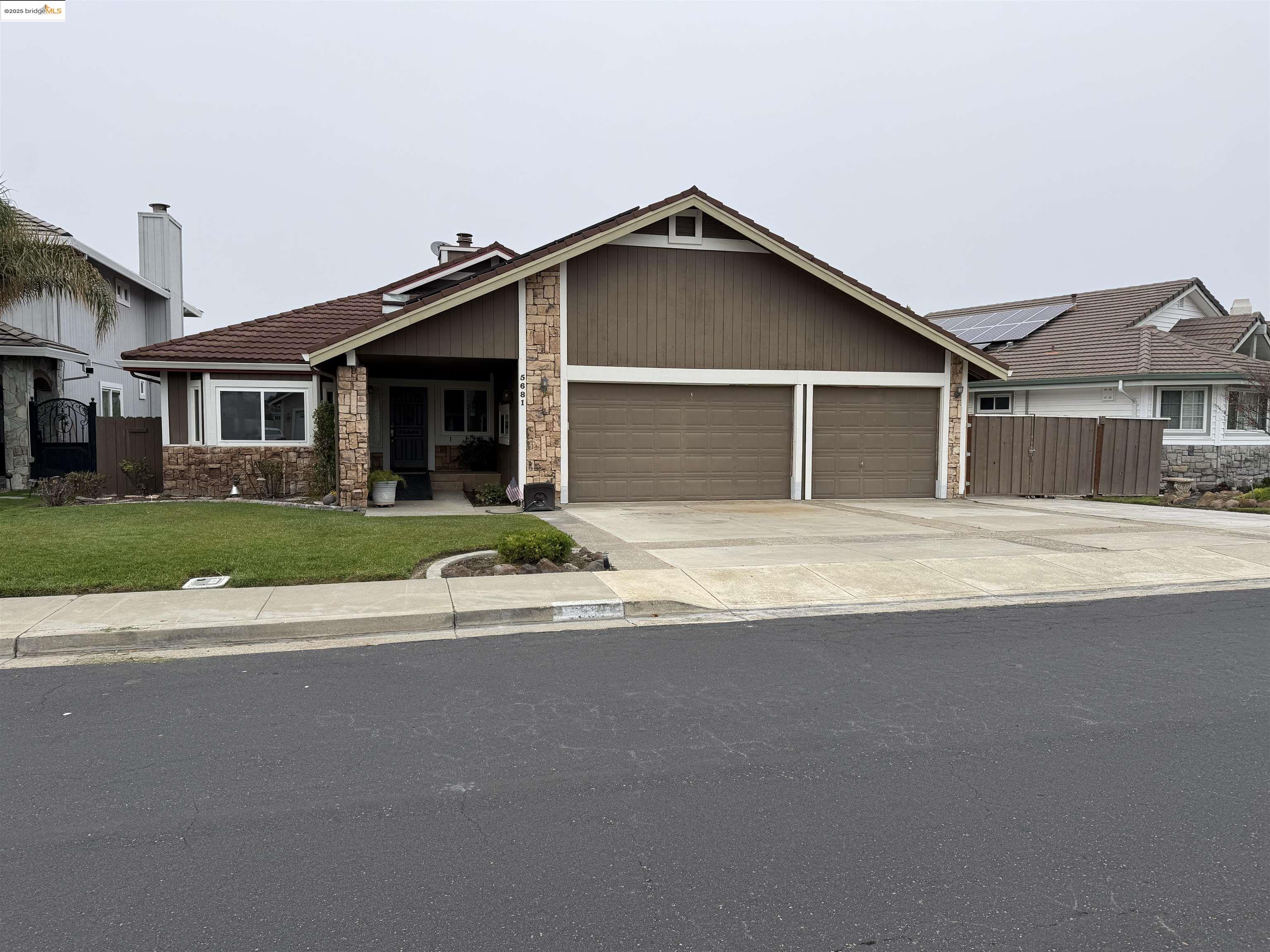 5681 Starboard Dr