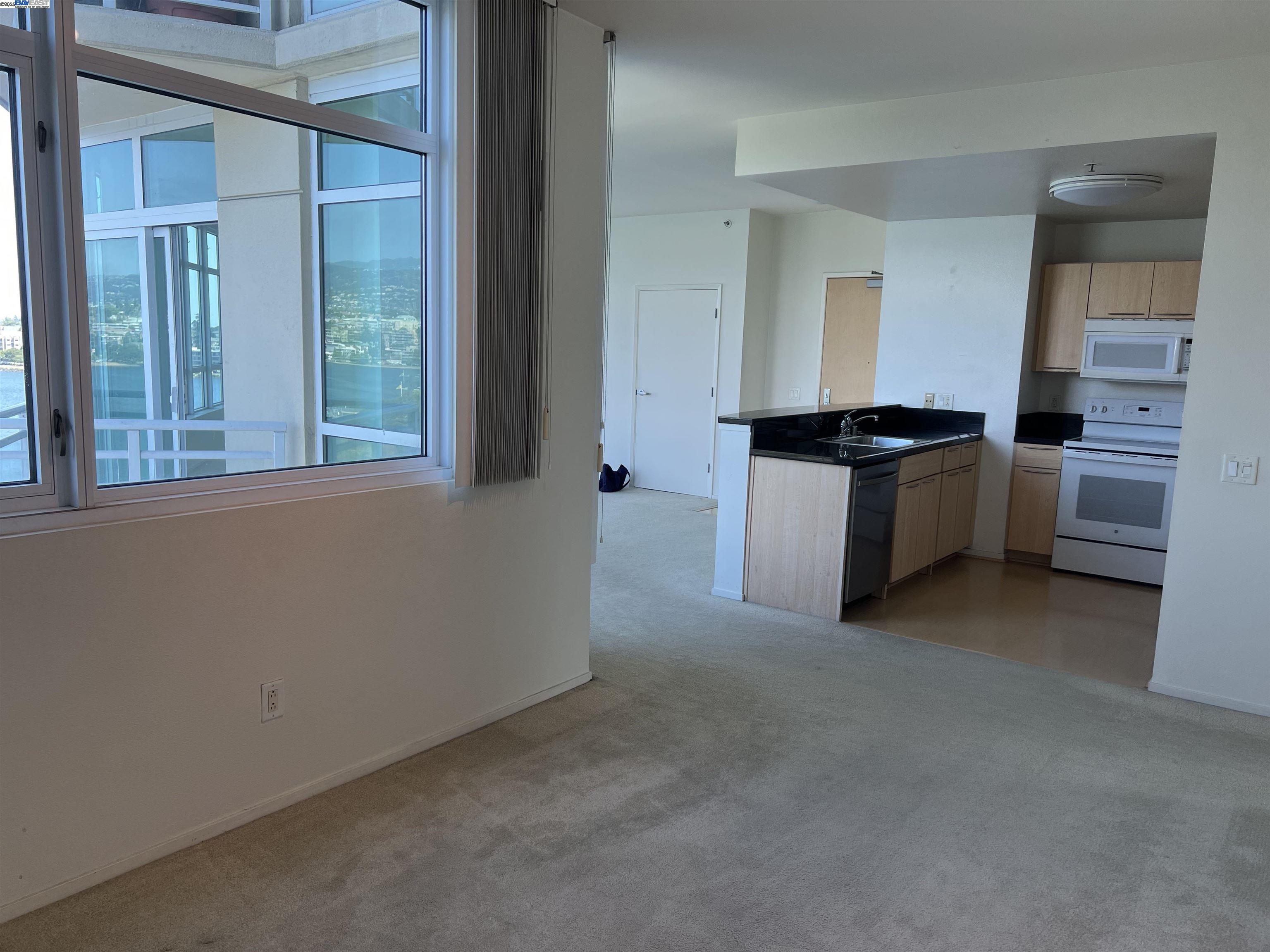 1 Lakeside Dr # 821