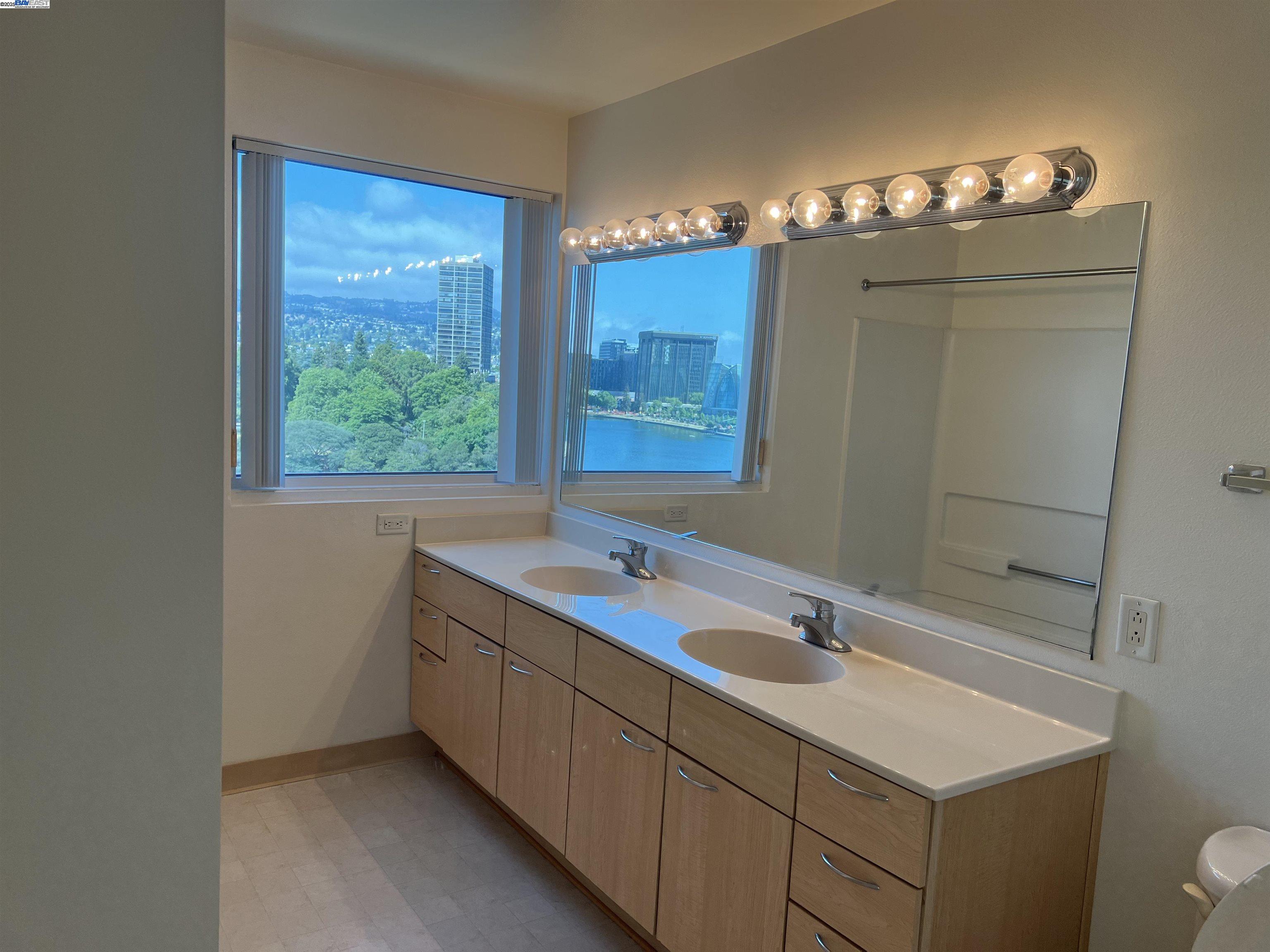 1 Lakeside Dr # 821