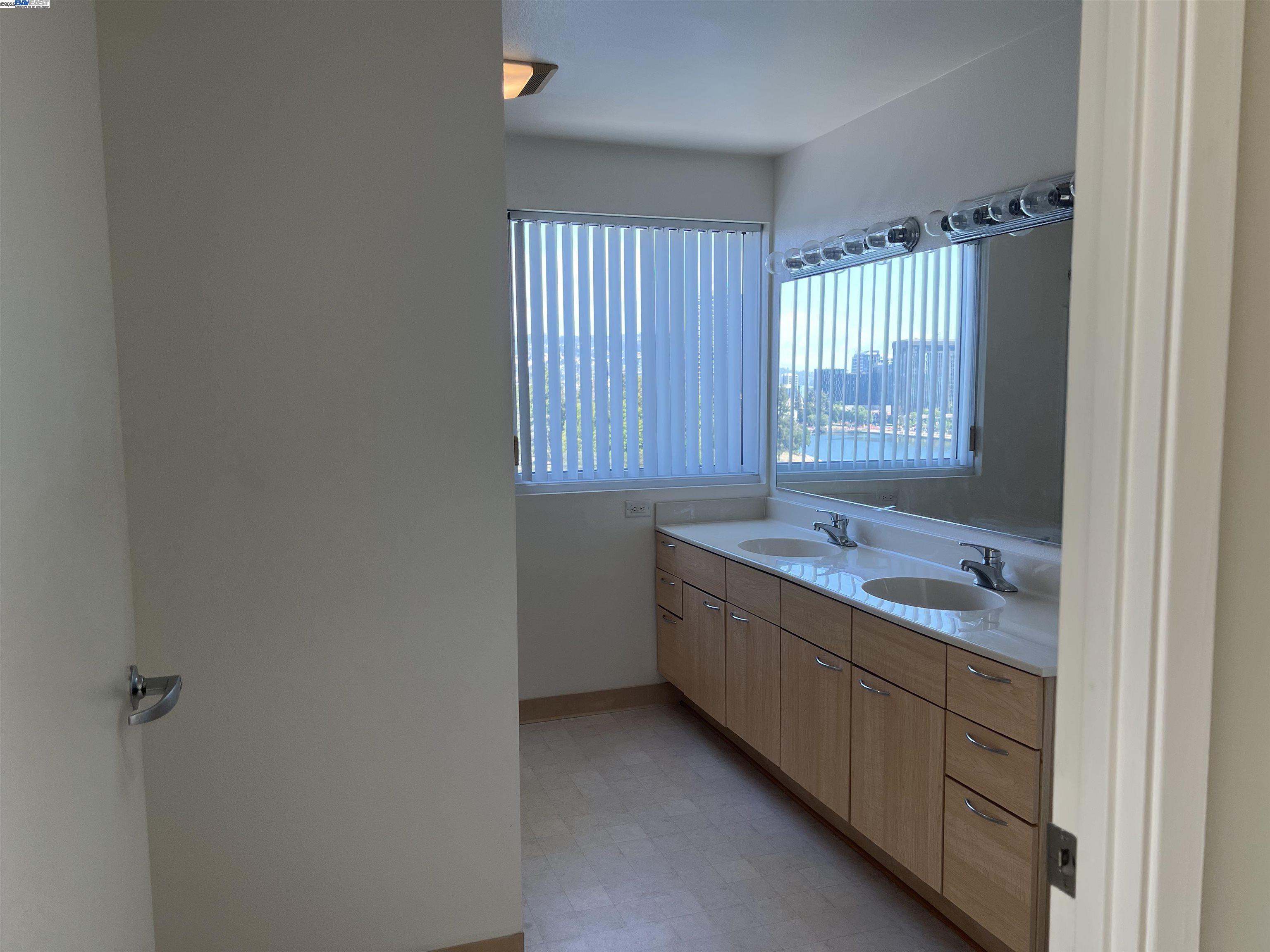 1 Lakeside Dr # 821