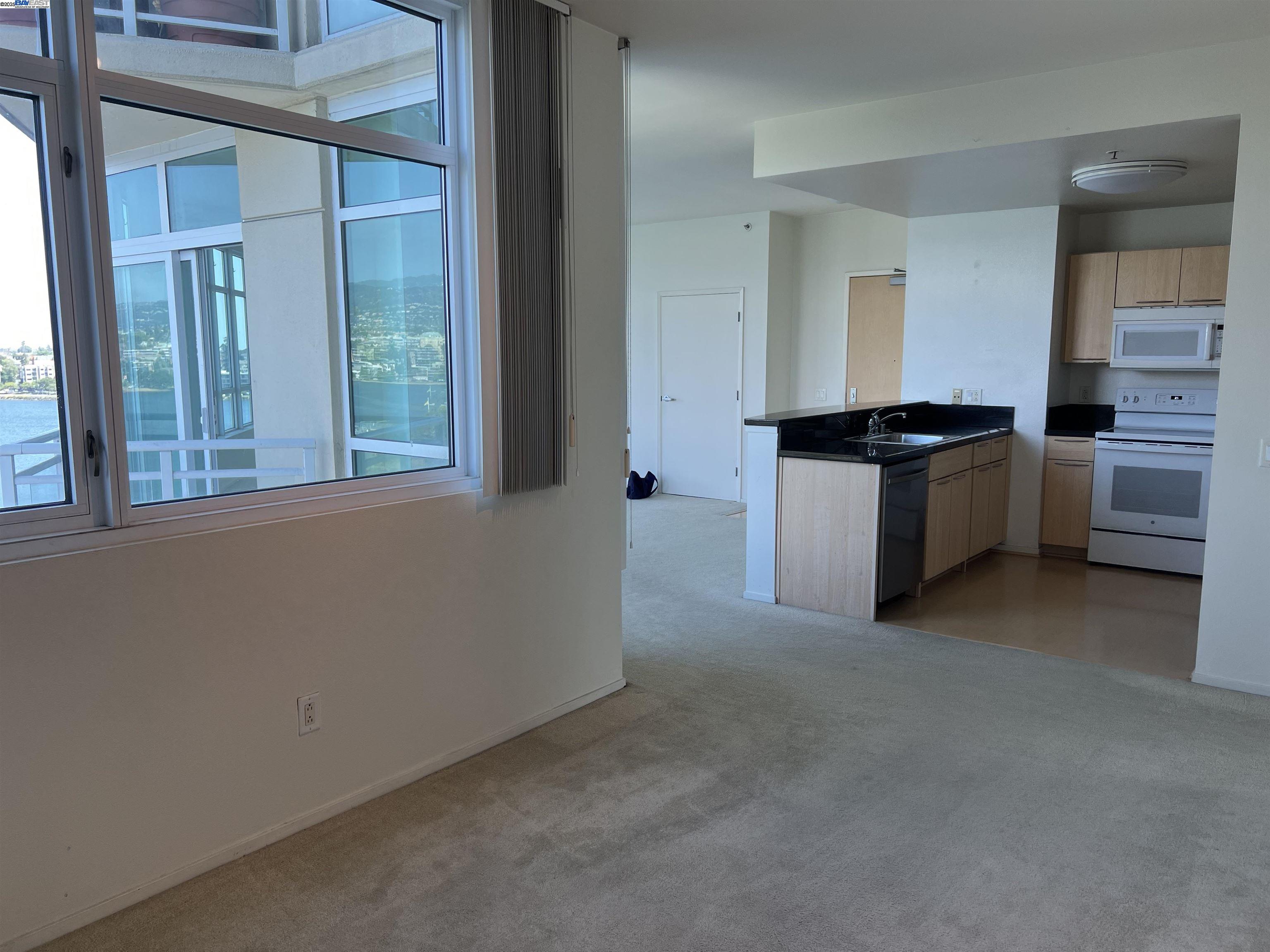1 Lakeside Dr # 821