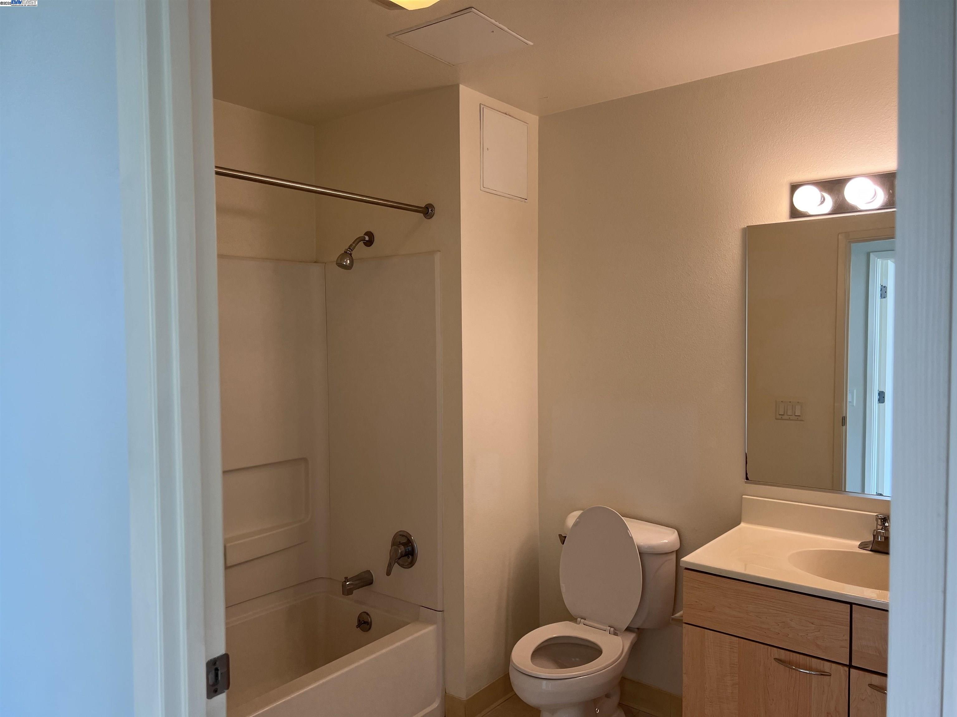 1 Lakeside Dr # 821