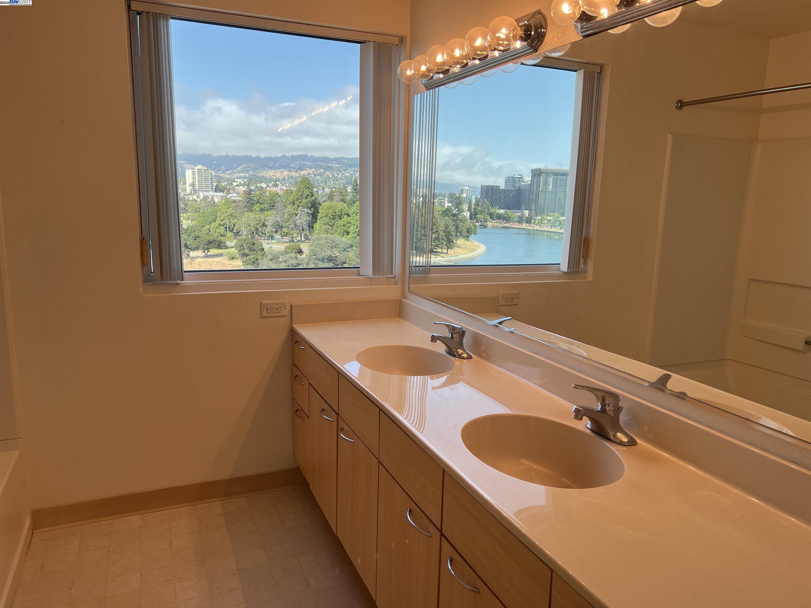 1 Lakeside Dr # 821
