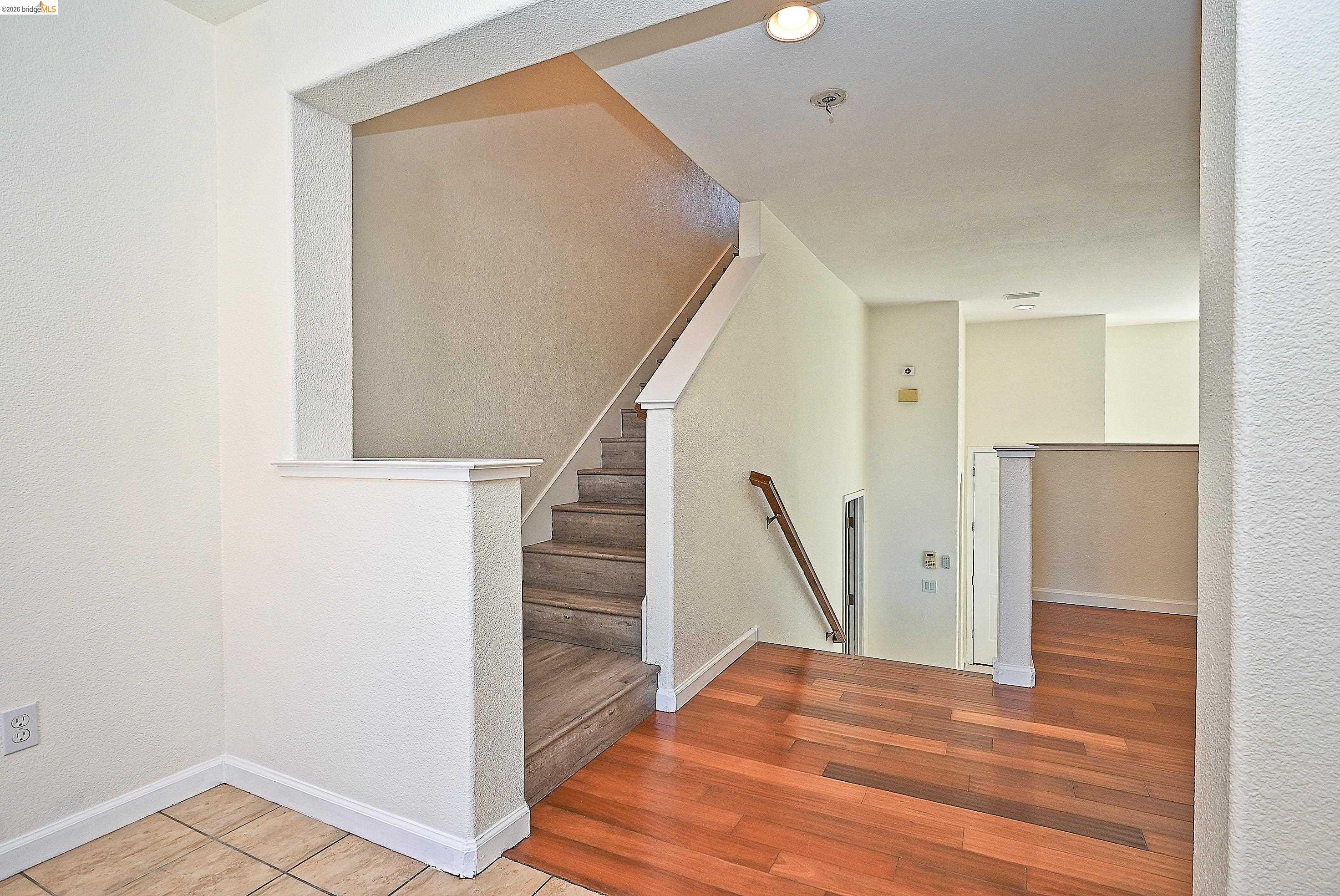 215 Santa Barbara St
