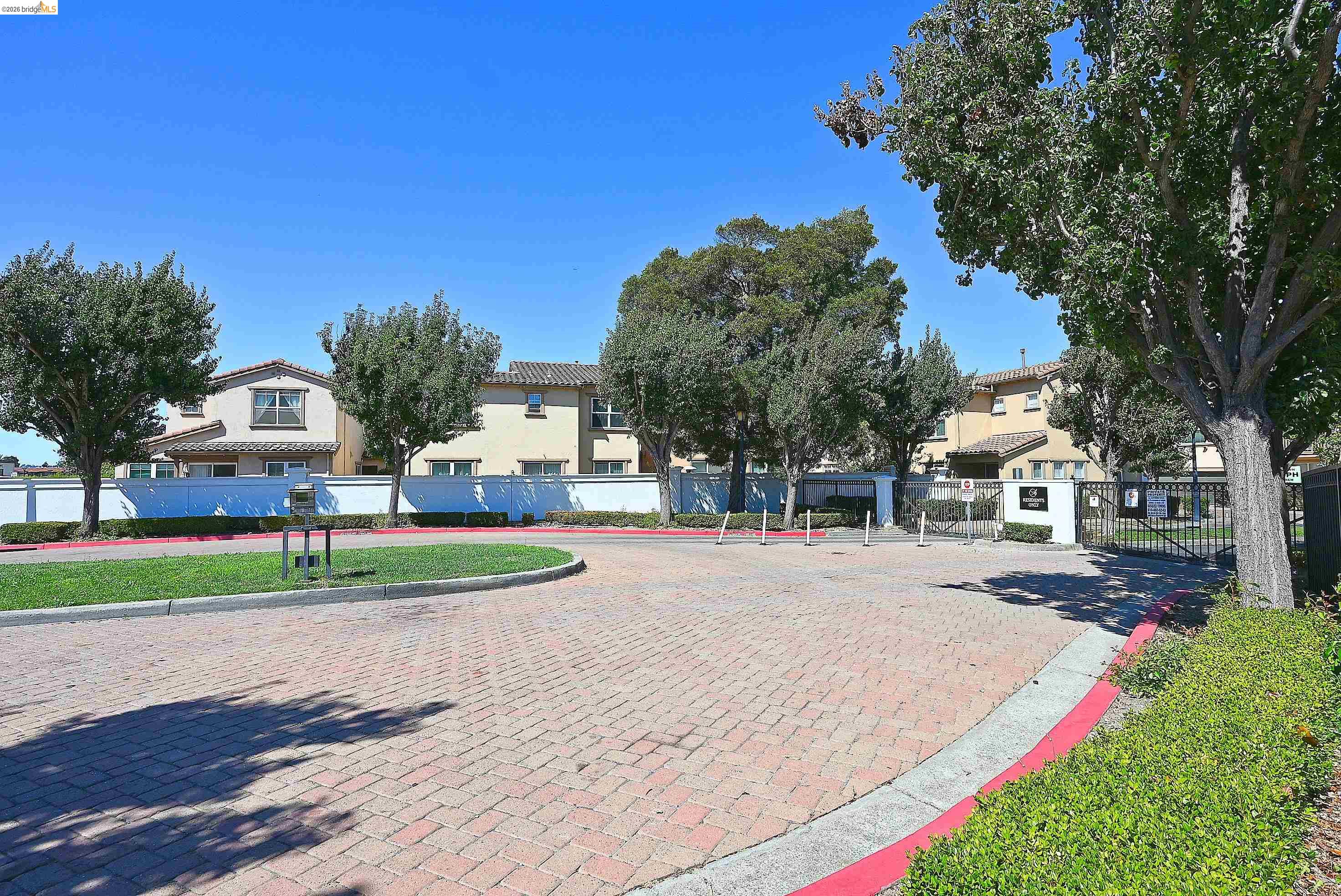215 Santa Barbara St