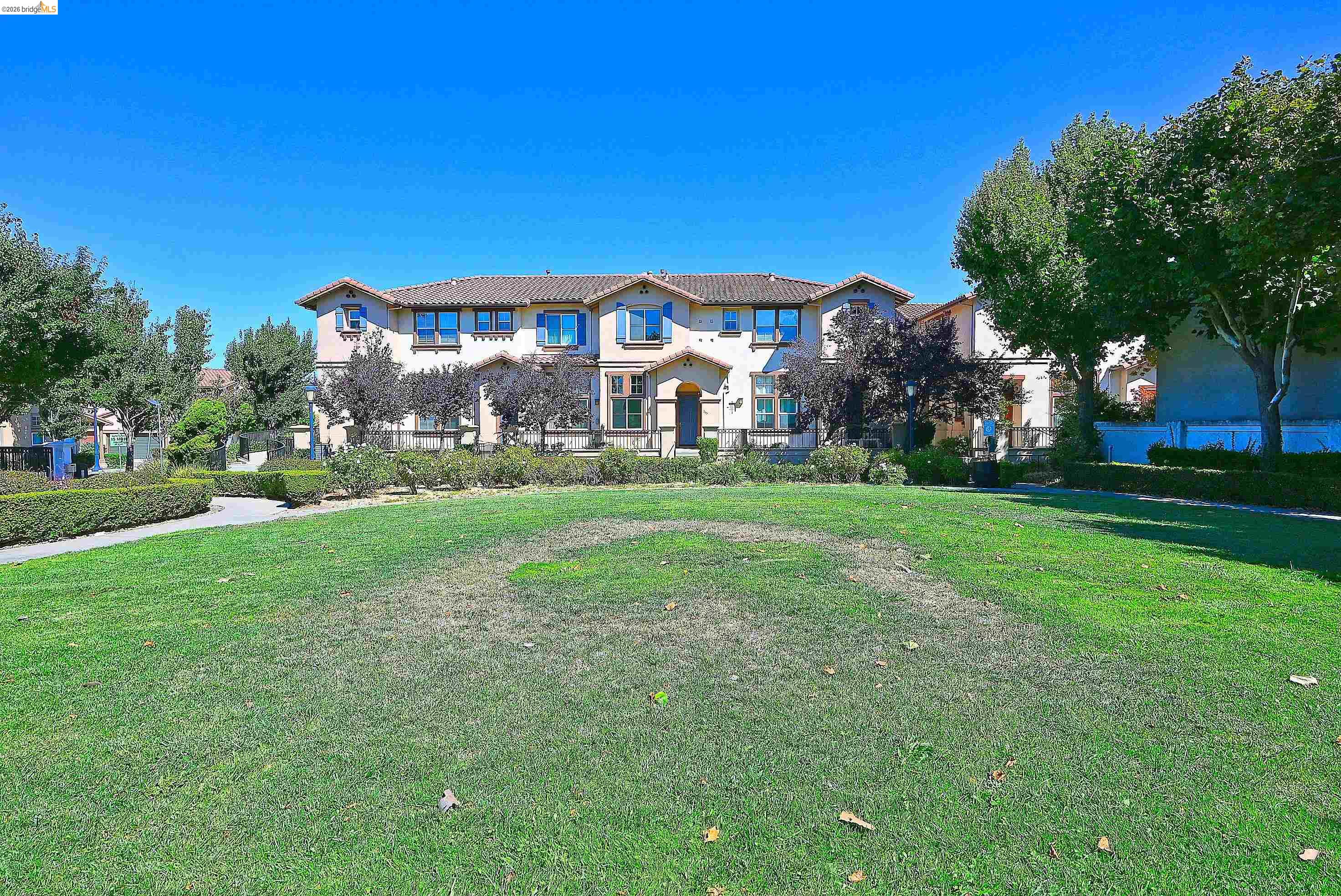 215 Santa Barbara St
