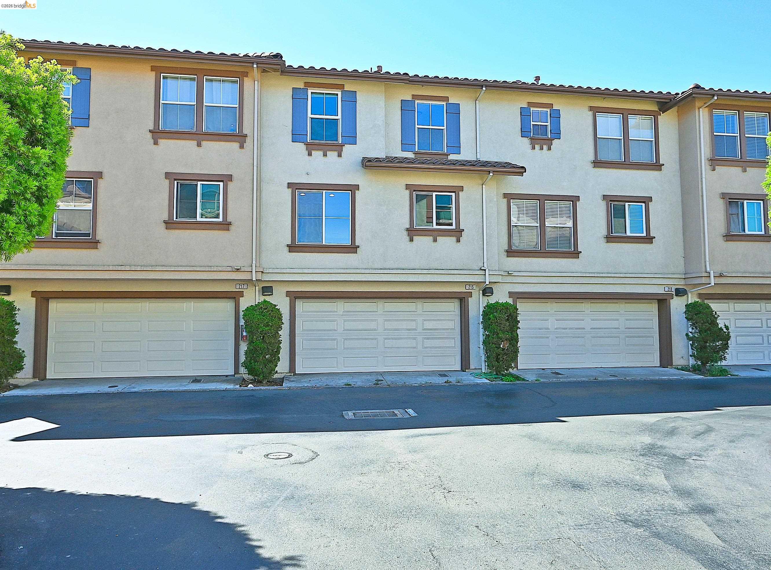 215 Santa Barbara St