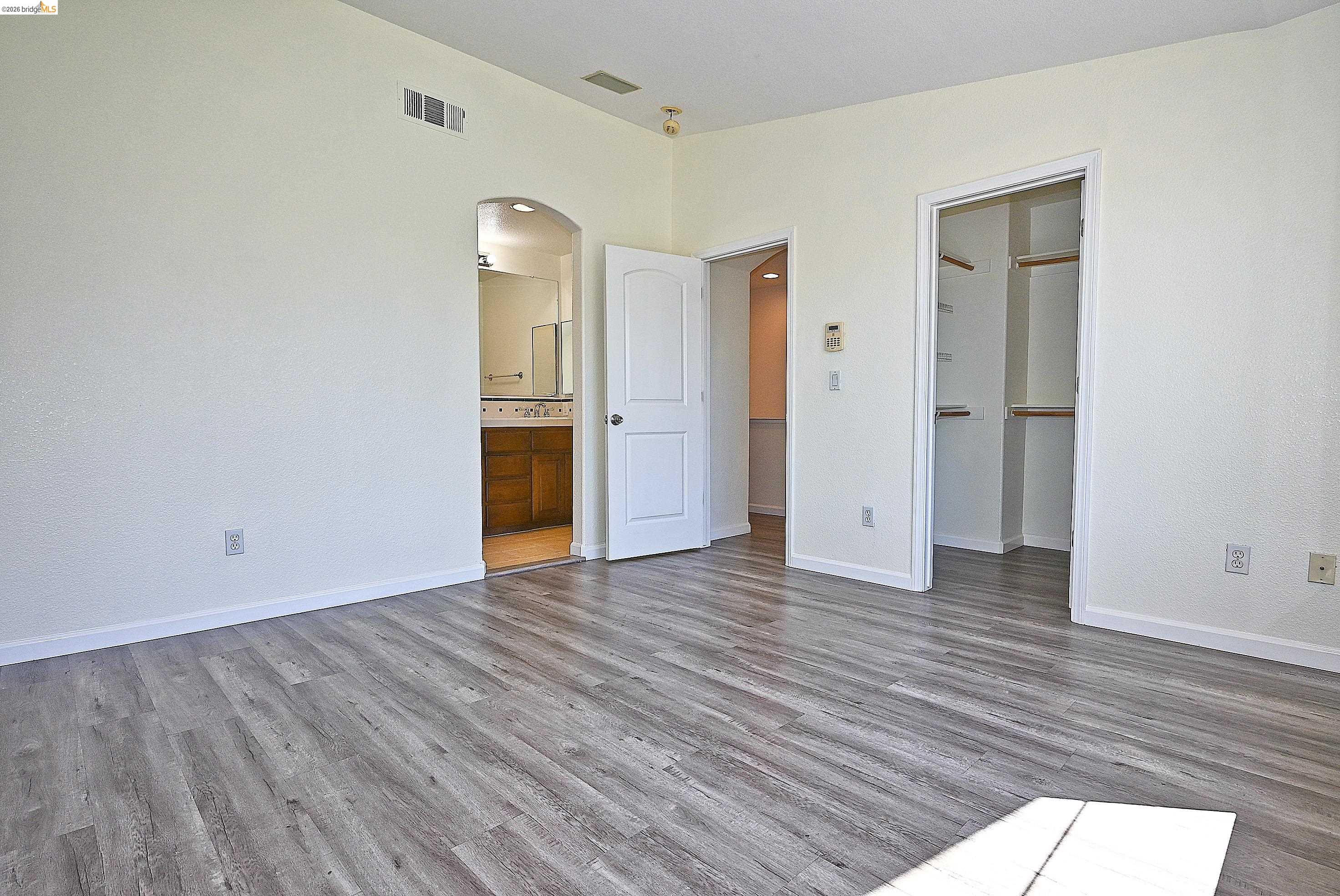 215 Santa Barbara St