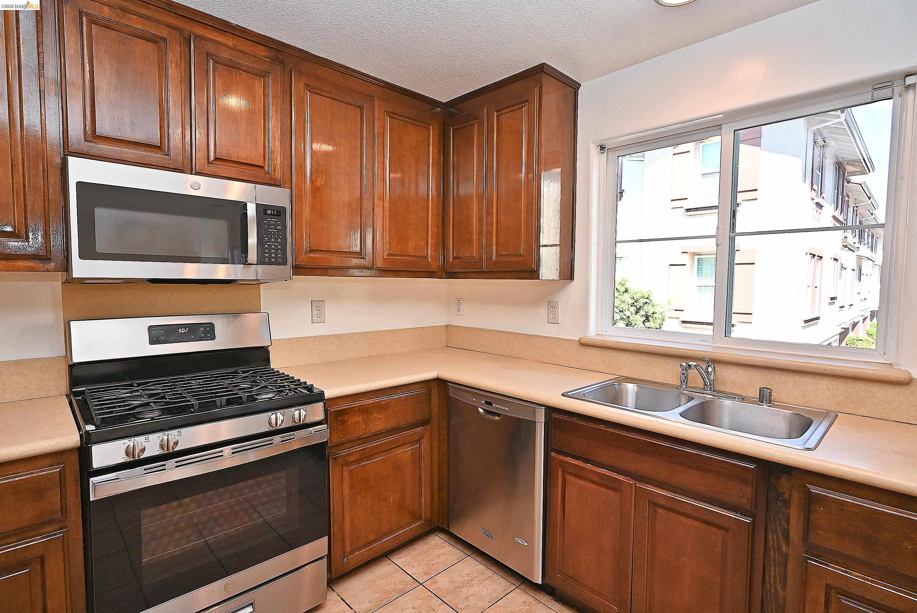 215 Santa Barbara St