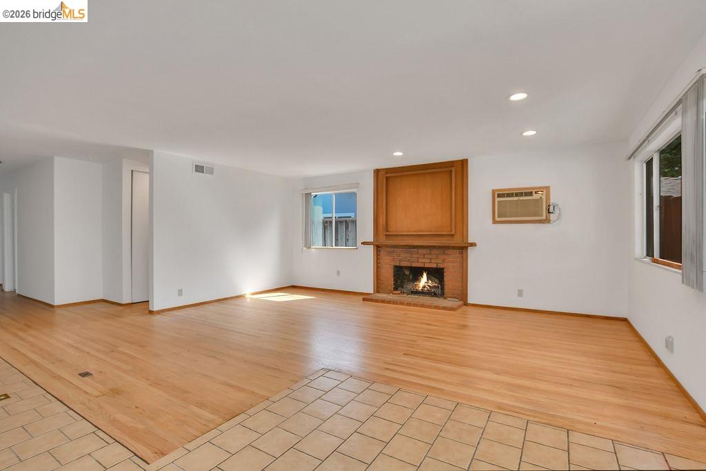 5035 Grimsby Dr