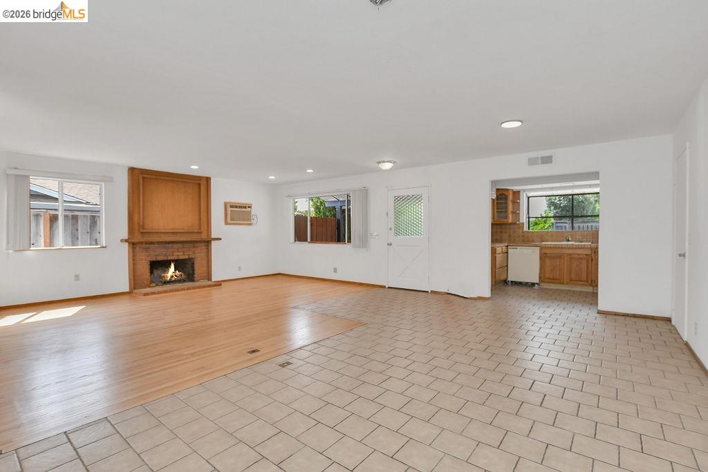 5035 Grimsby Dr