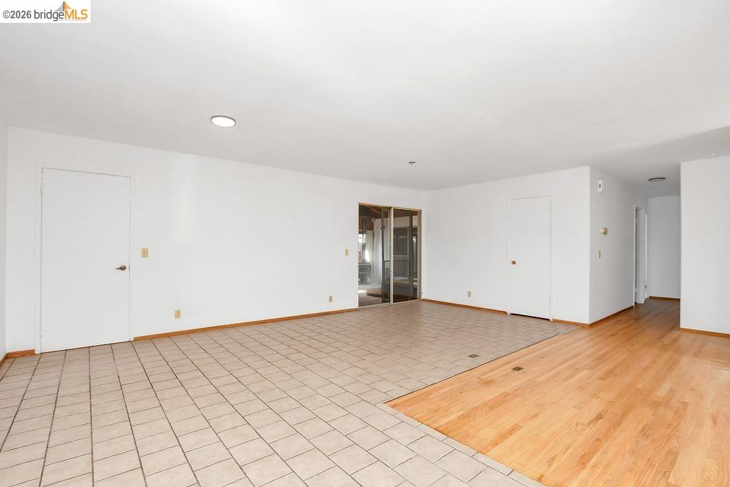 5035 Grimsby Dr