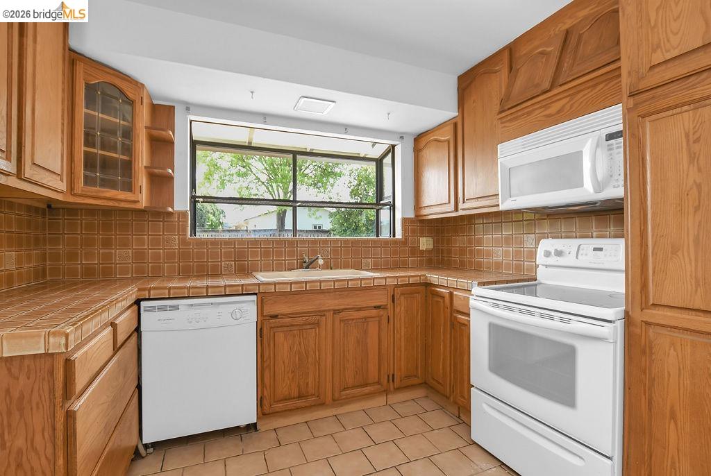 5035 Grimsby Dr