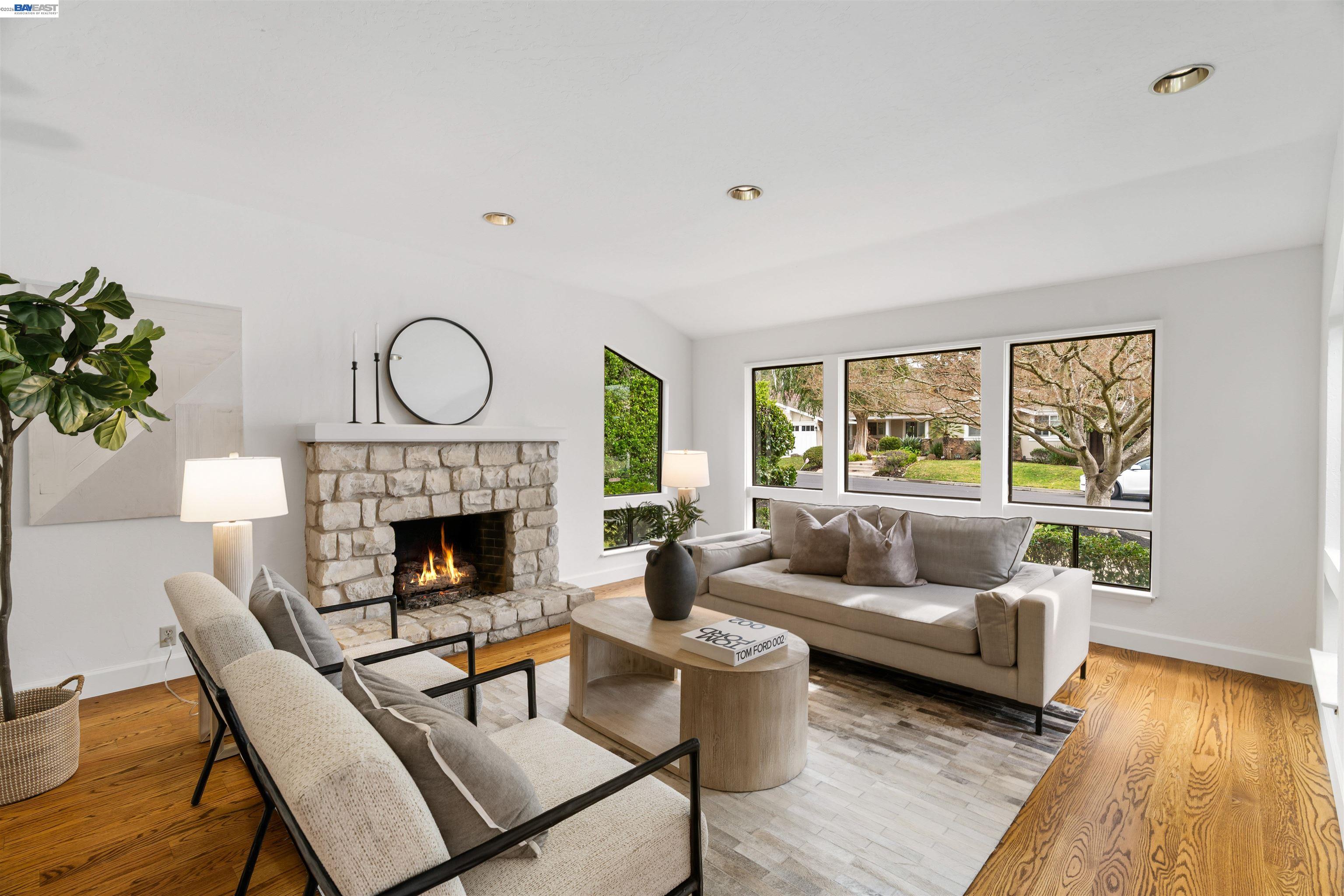279 Bolla Ave