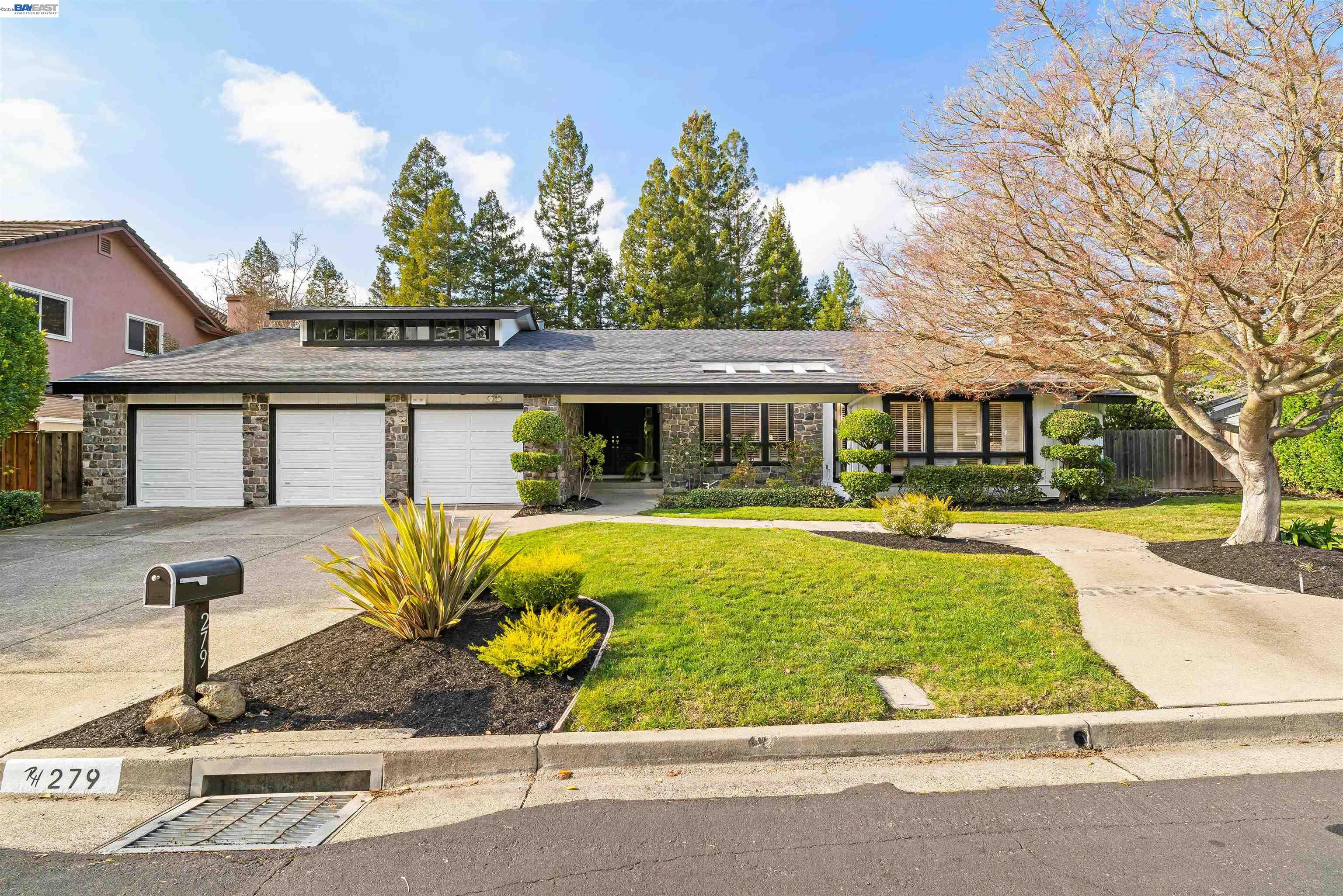 279 Bolla Ave