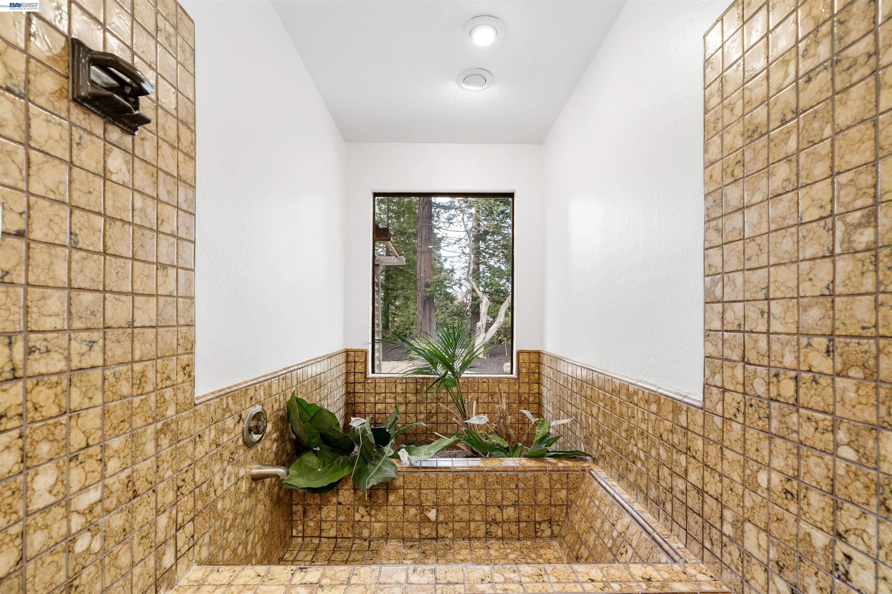279 Bolla Ave