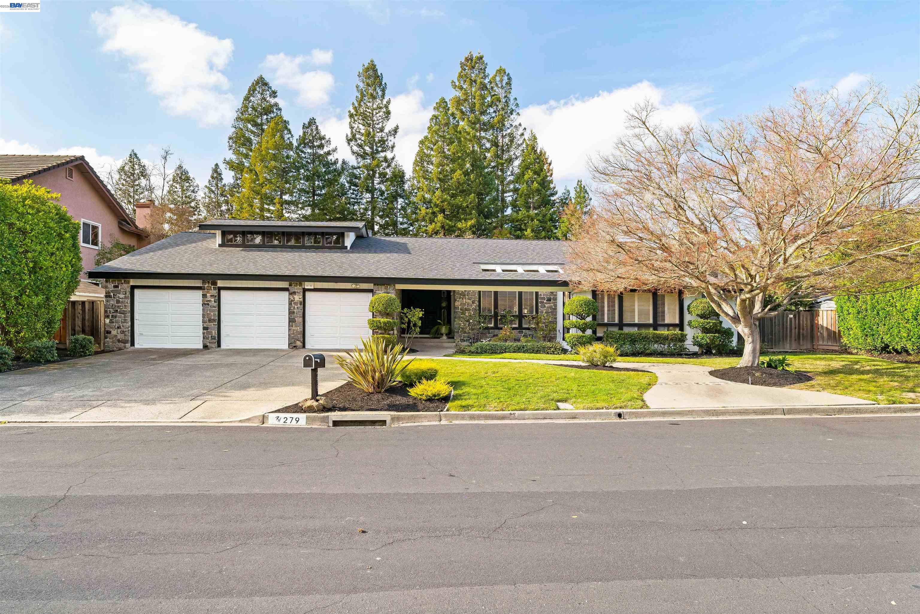 279 Bolla Ave