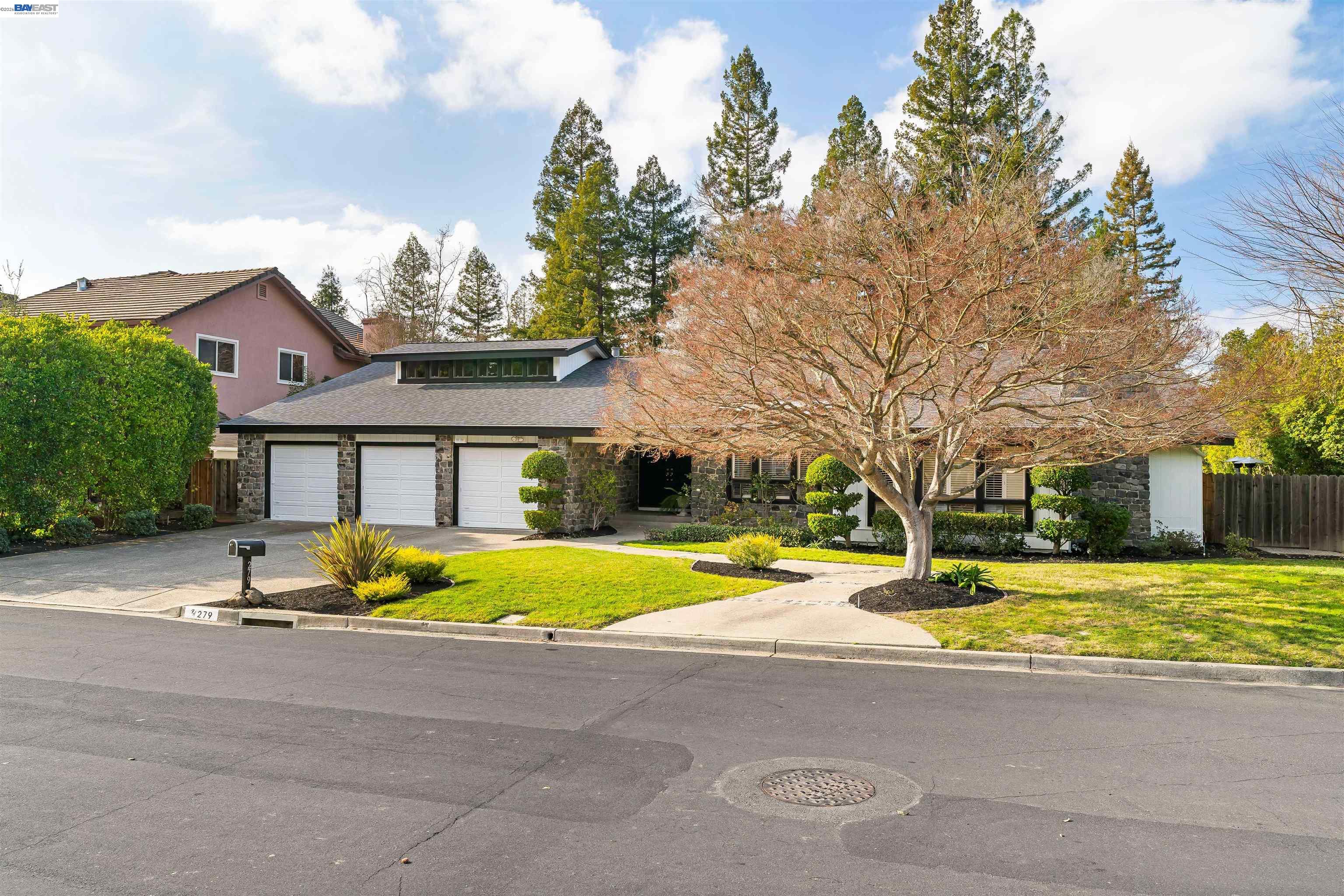 279 Bolla Ave