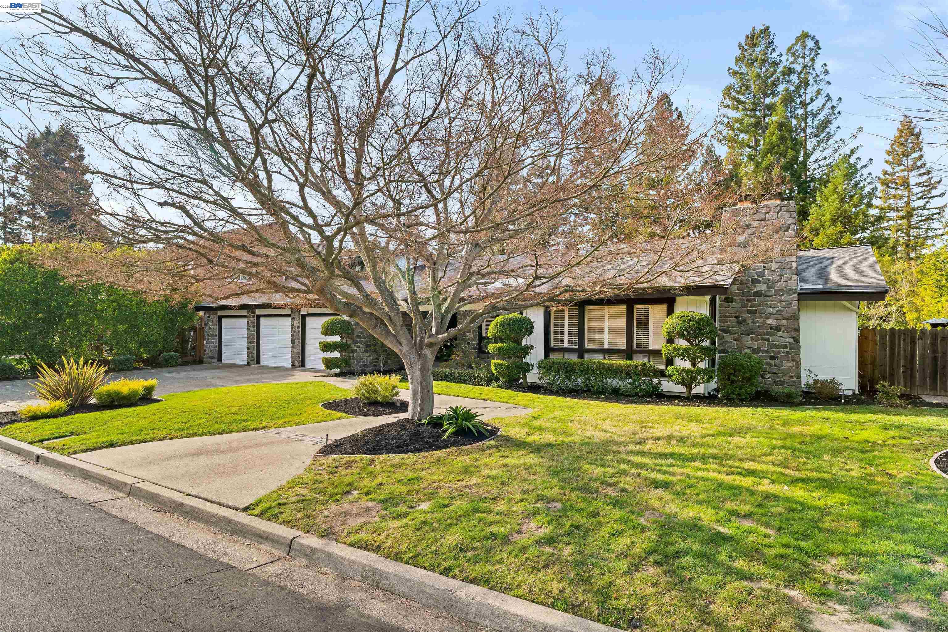 279 Bolla Ave