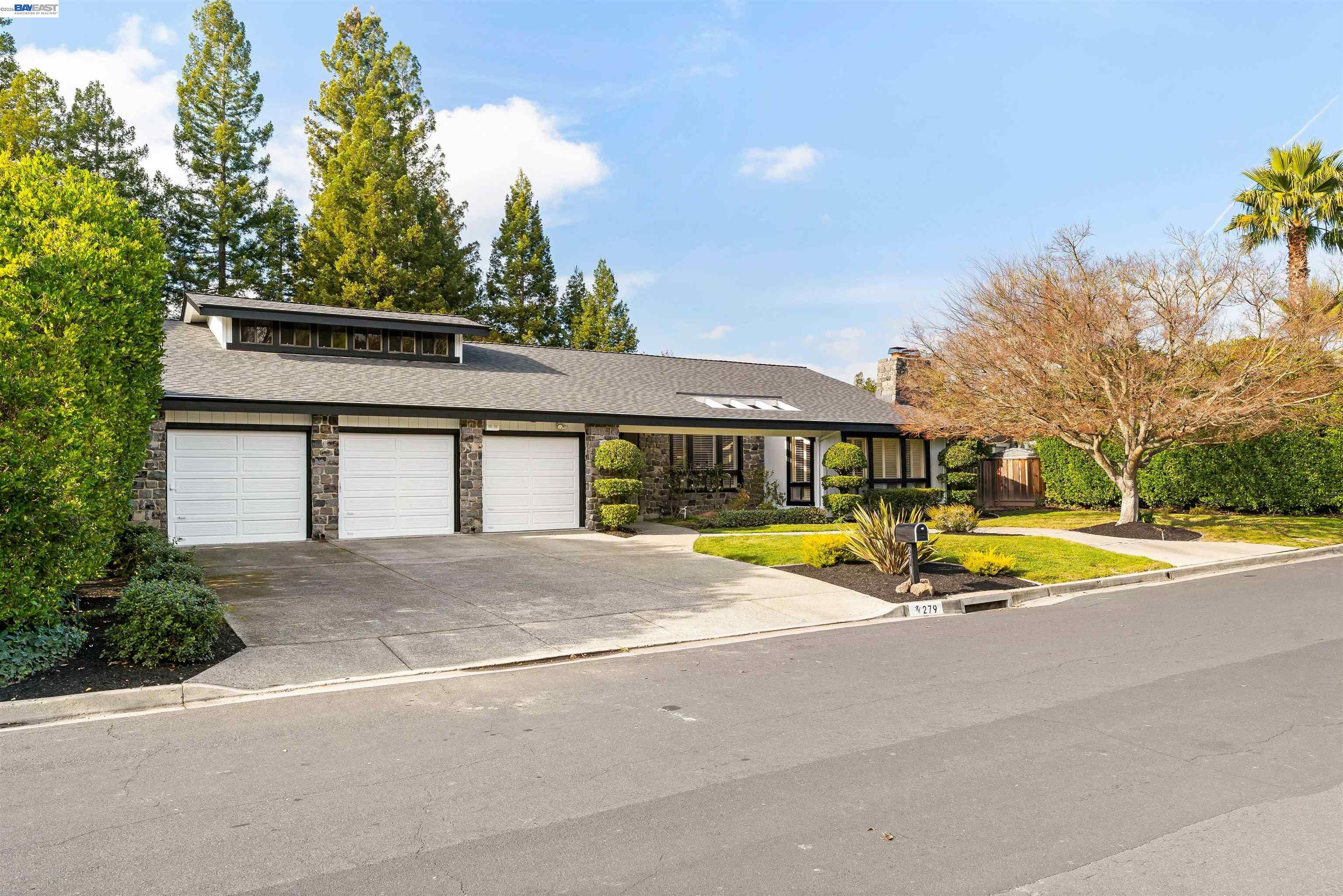 279 Bolla Ave