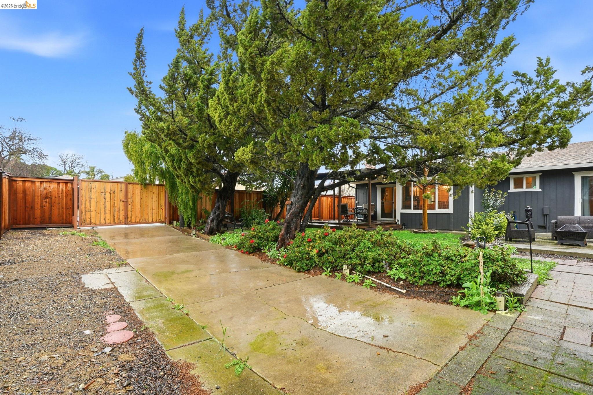 23 Shasta Dr