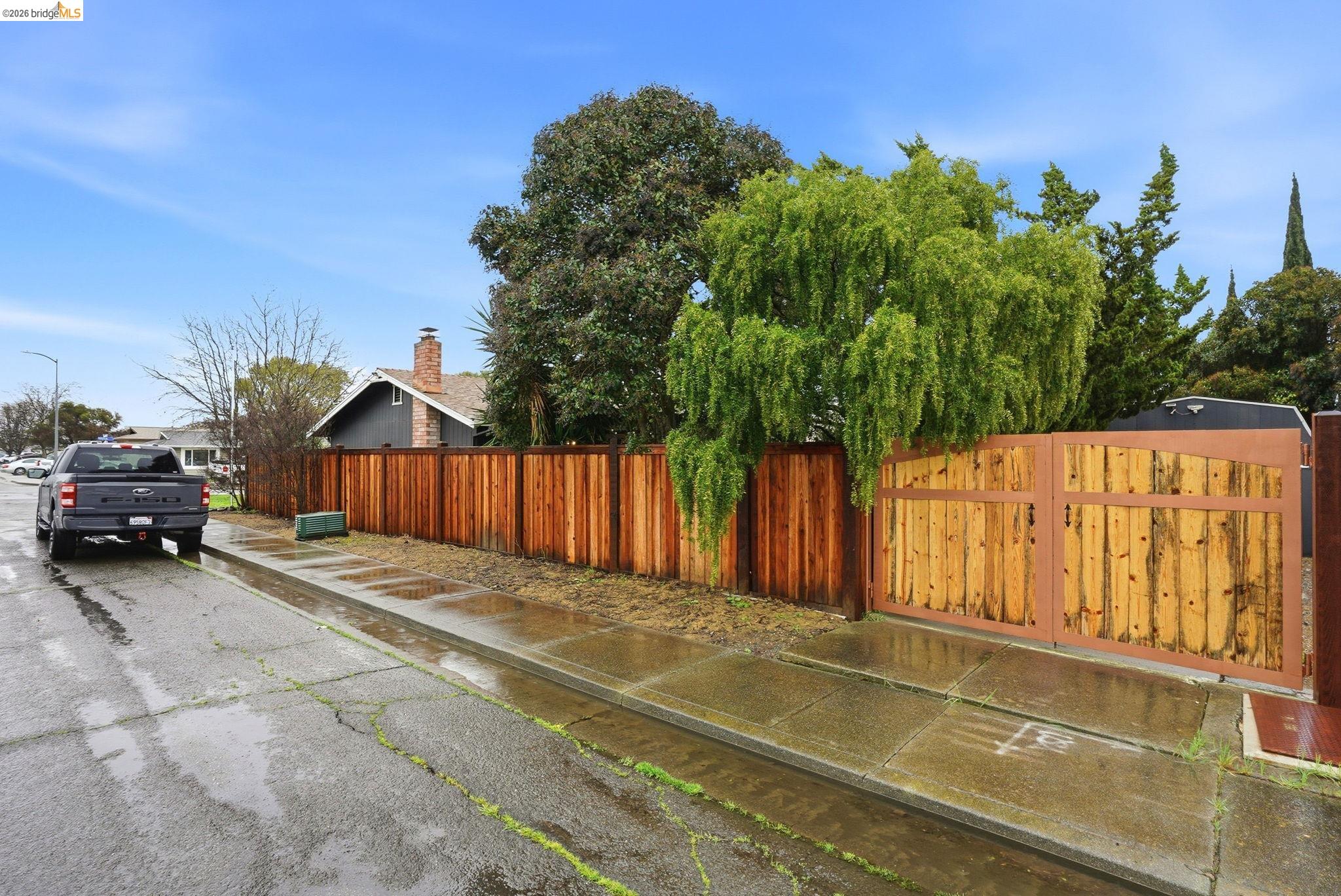 23 Shasta Dr