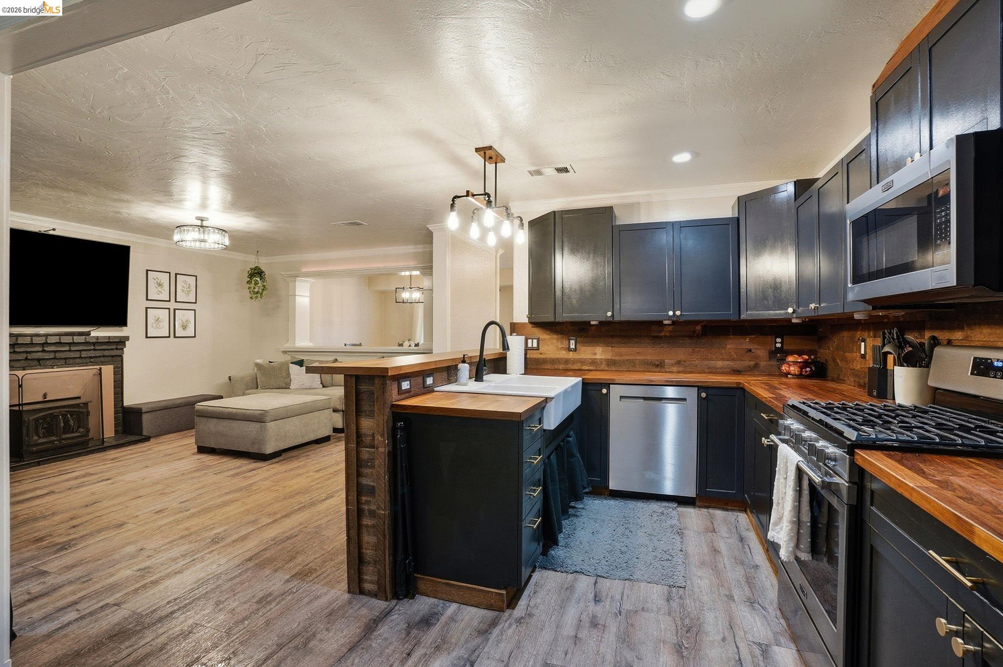 23 Shasta Dr