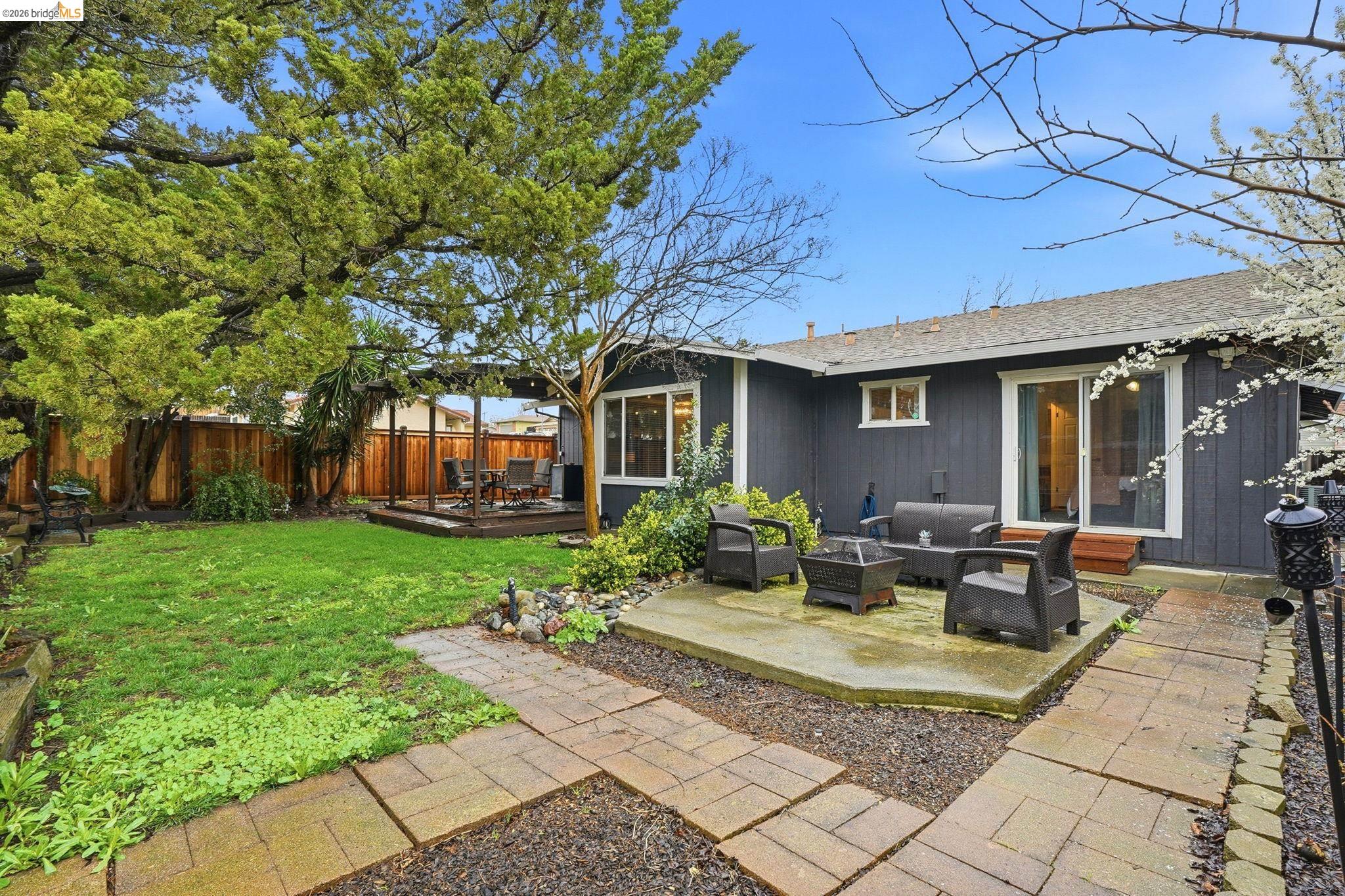 23 Shasta Dr