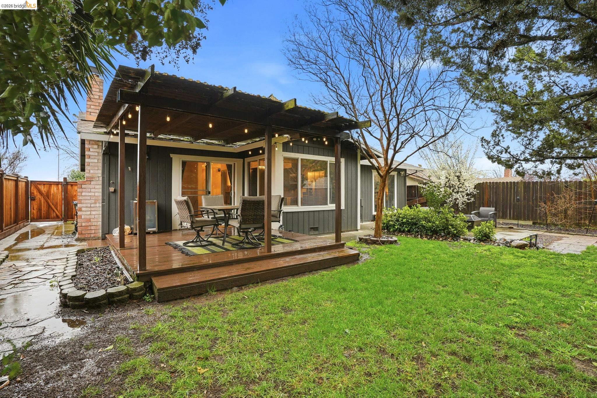 23 Shasta Dr