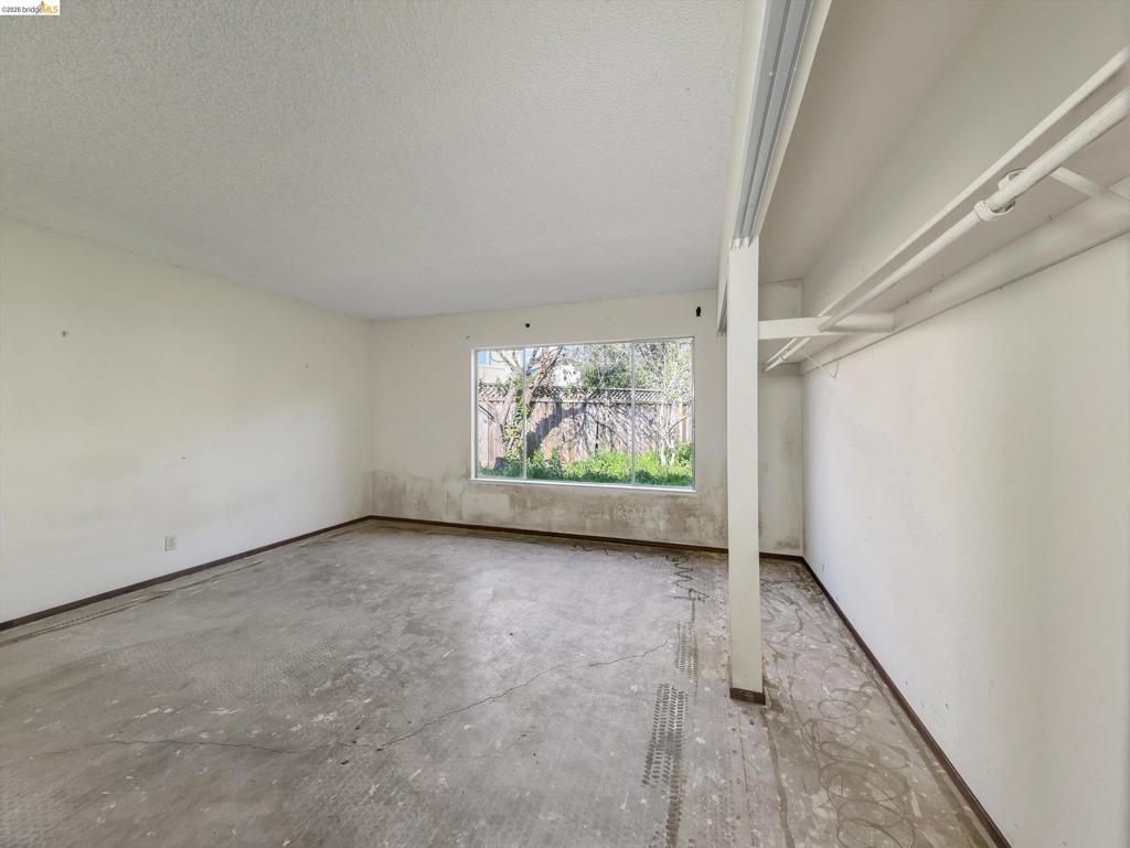 8093 8093 Del Monte Ave