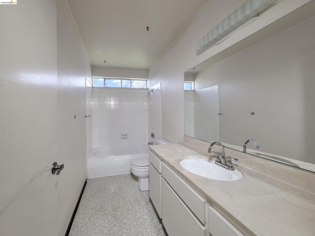 8093 8093 Del Monte Ave